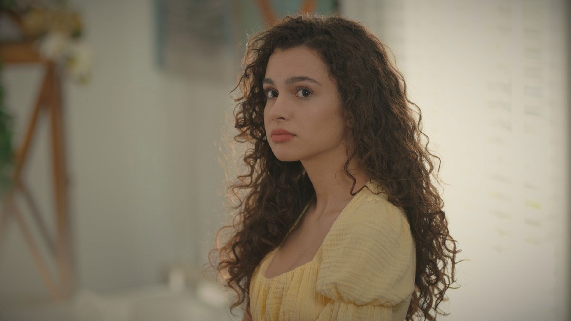 Asiye Eren (Burcu) in una scena di Tutto per la mia famiglia