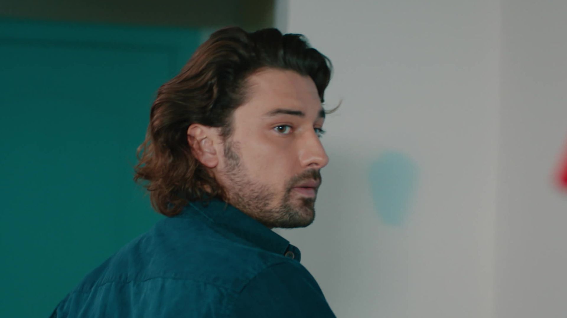 Alp Navruz (Poyraz) in una scena di Be My Sunshine