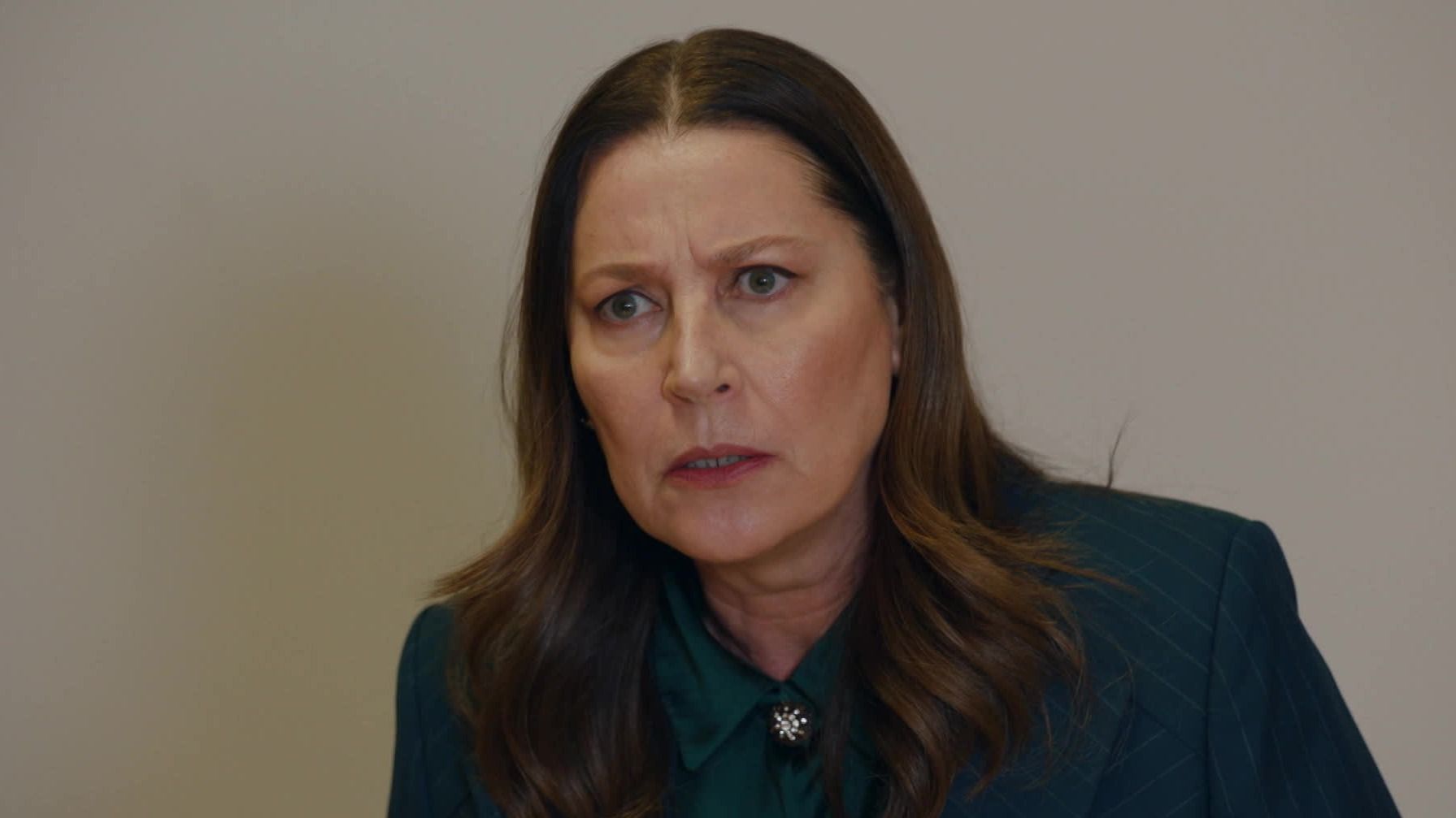 Guzide in una scena di Tradimento