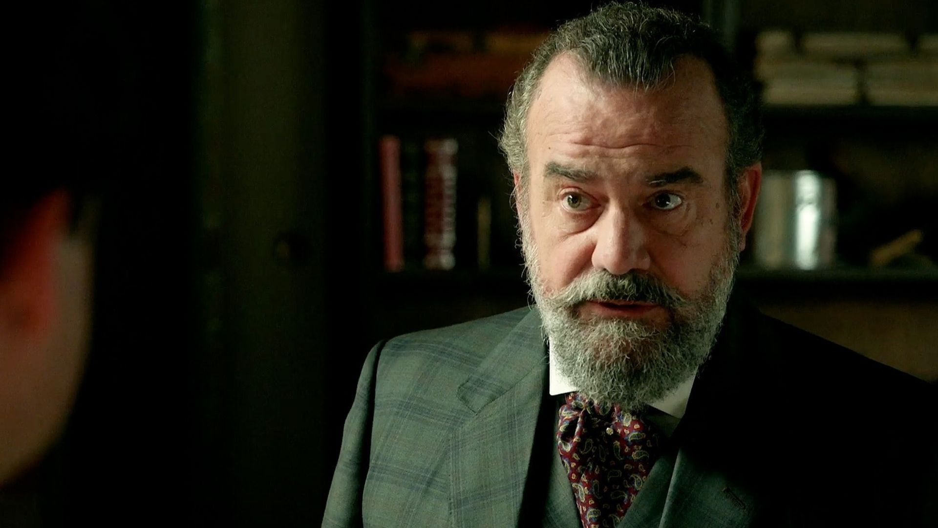 Manuel Regueiro (Alonso) in una scena de La Promessa