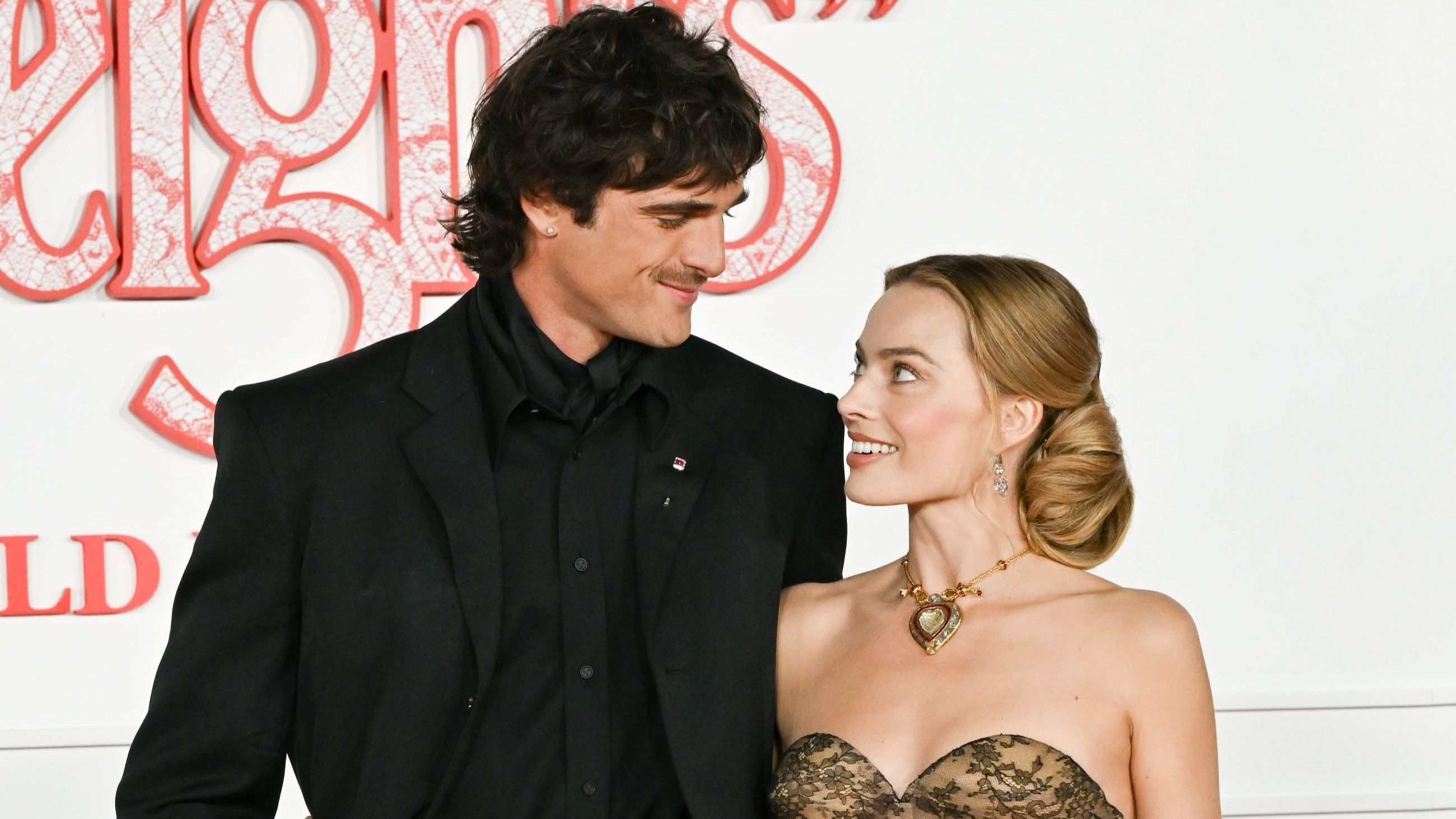 Jacob Elordi e Margot Robbie partecipano alla prima mondiale di “Cime tempestose” - Credits Getty Images