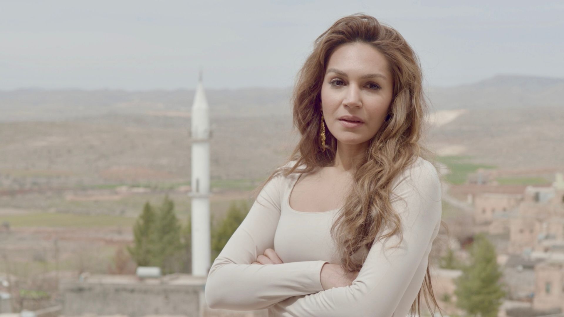 Sahra Sas (Nare) in una scena di Far away
