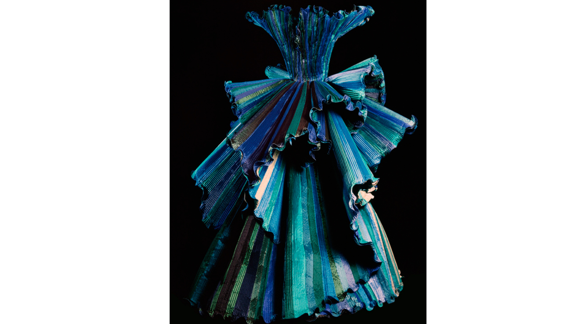 Oceano, 1998, foto di Claudia Primangeli, per gentile concessione di Fondazione Roberto Capucci