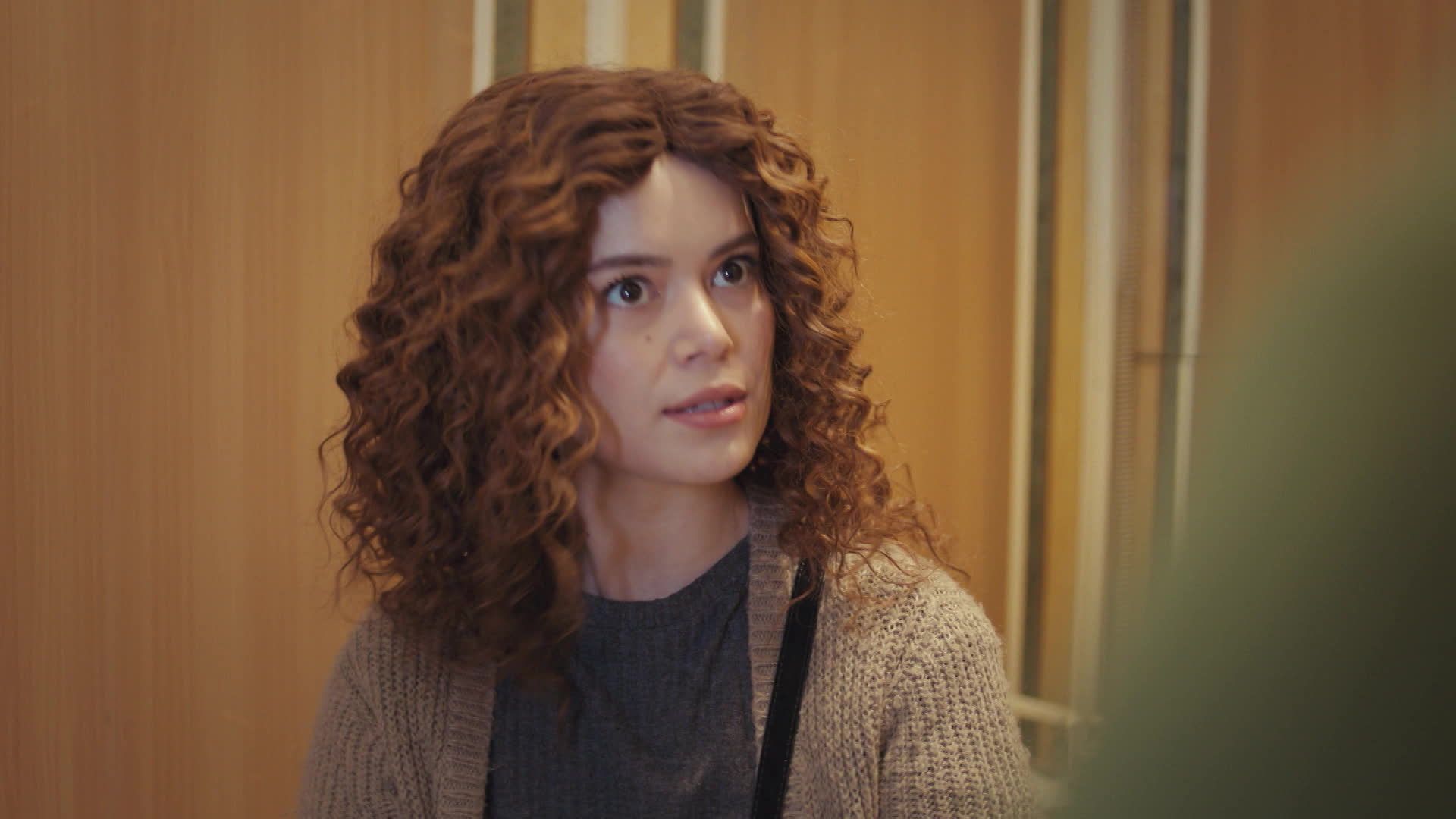 Seray Kaya (Sirin) in una scena di La forza di una donna