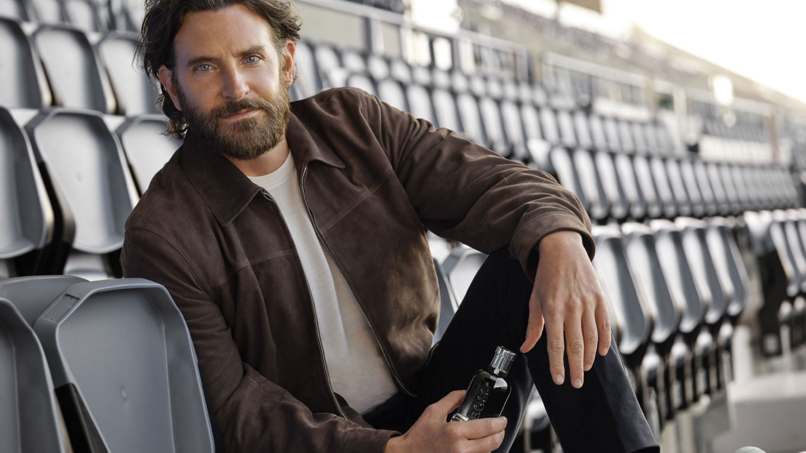 L'attore Bradley Cooper con il profumo BOSS Bottled Beyond
Credits: Press Office
