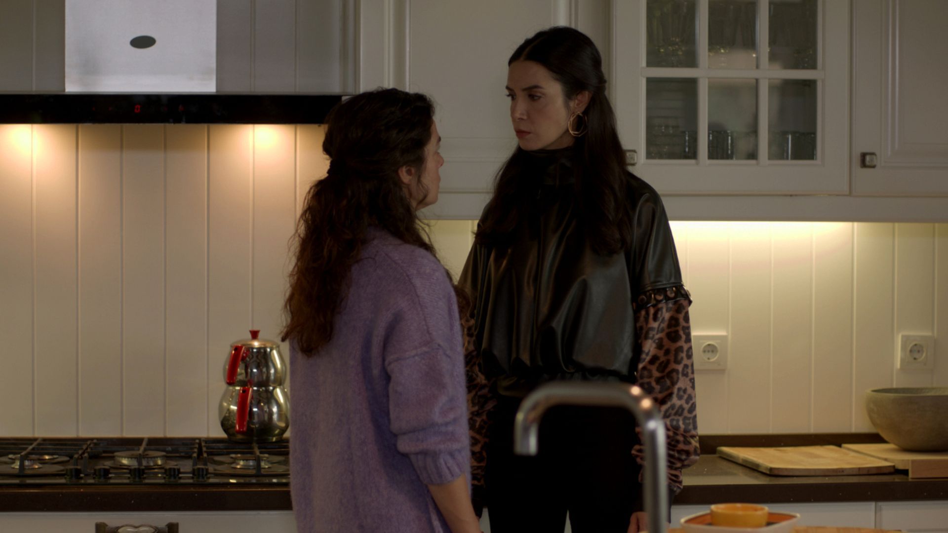 Bahar e Piril in una scena de La forza di una donna 2