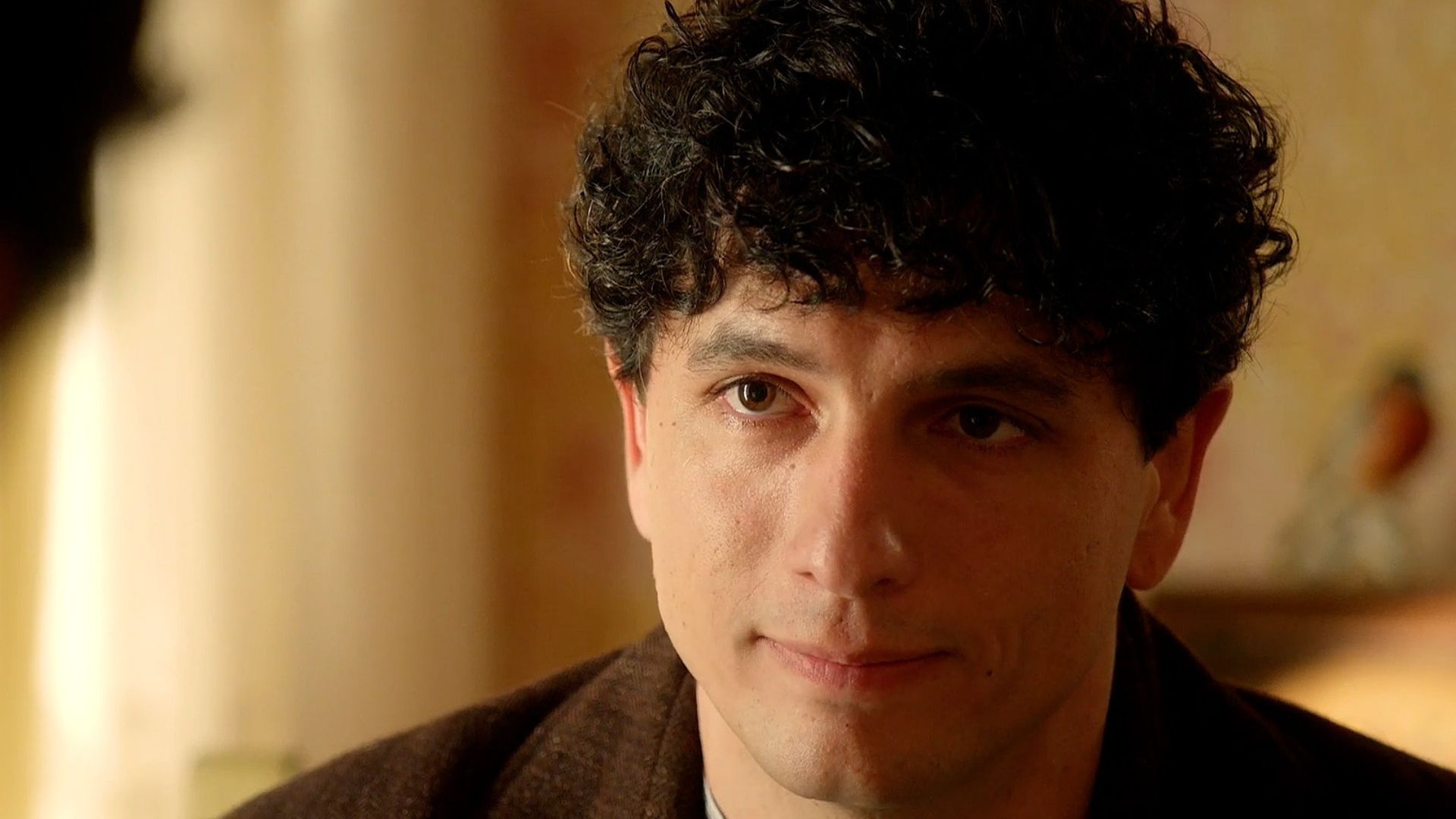 Alvaro Quintana (Tono) in una scena de La Promessa