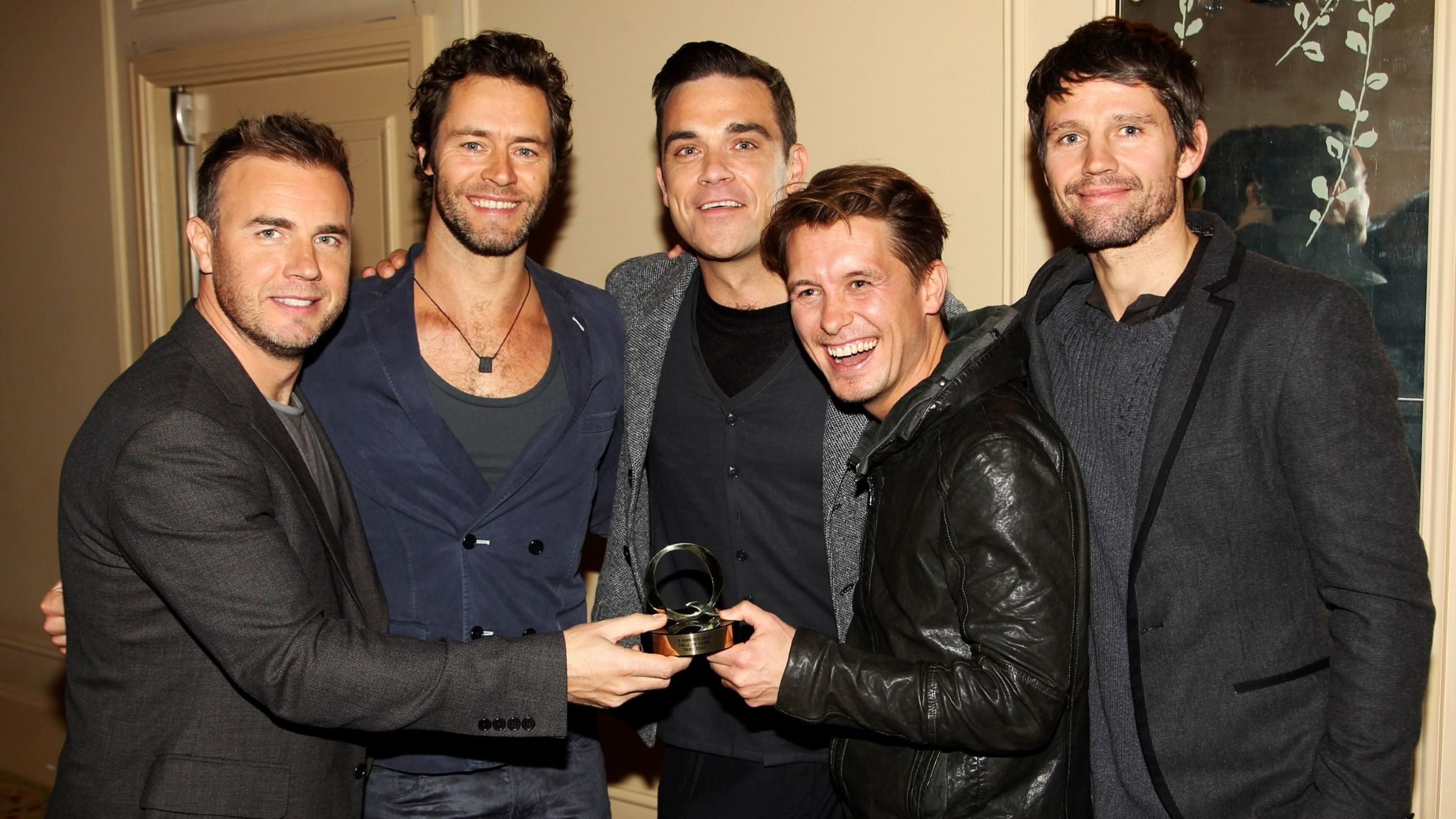 Gary Barlow, Howard Donald, Robbie Williams, Mark Owen e Jason Orange ai Q Awards 2010 - Credits Getty Images