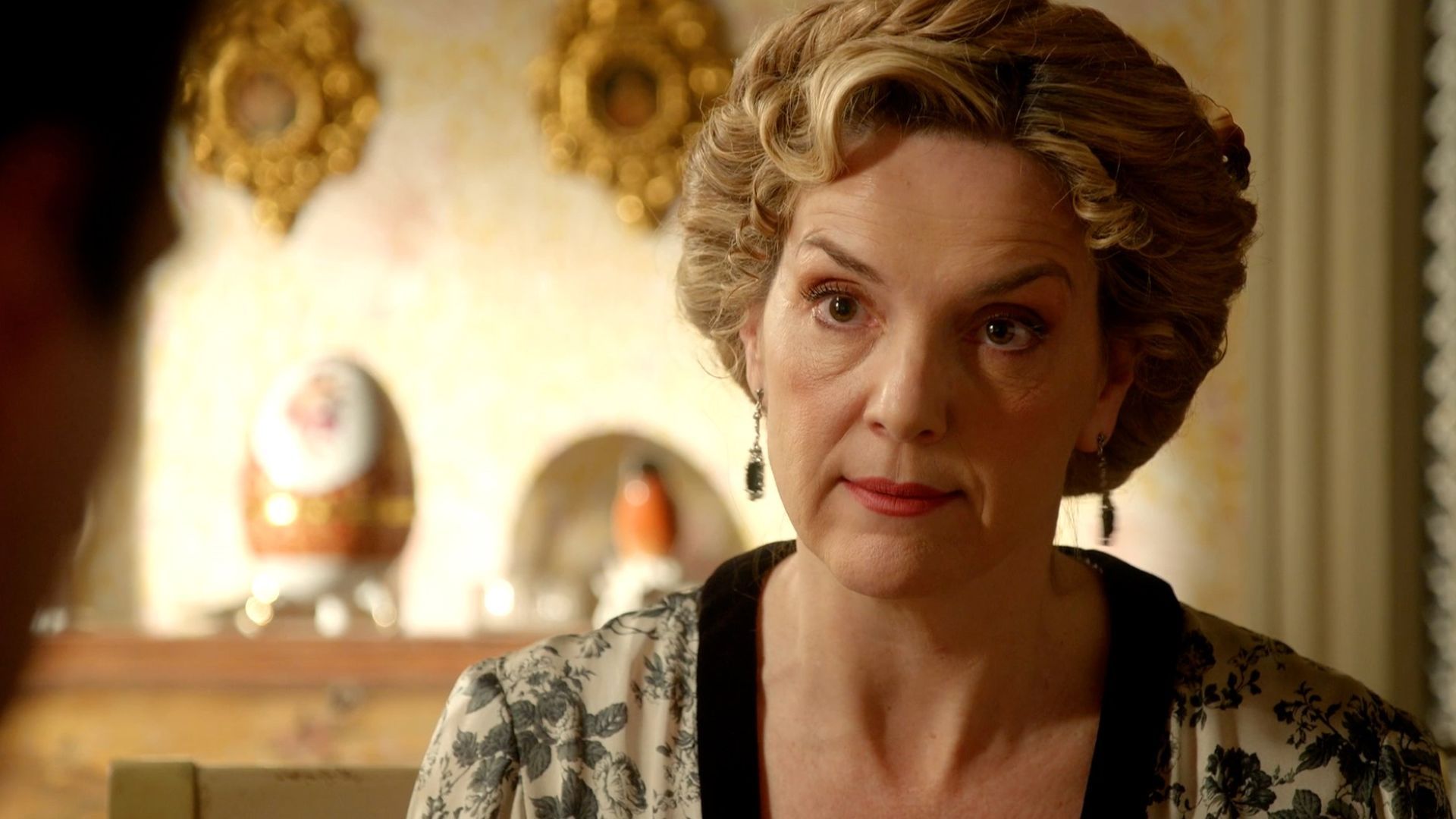 Eva Martin (Cruz) in una scena de La Promessa
