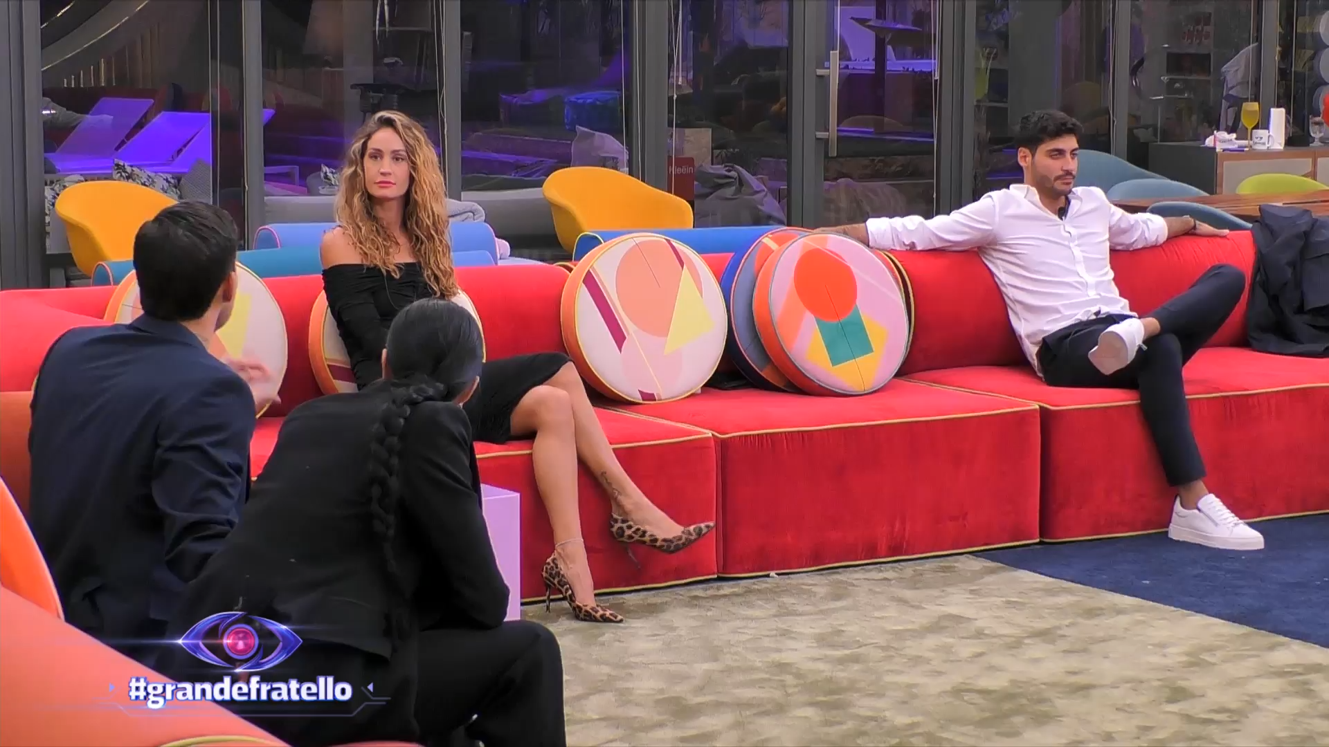 Shaila Gatta e Lorenzo Spolverato discutono con Helena Prestes e Javier Martinez