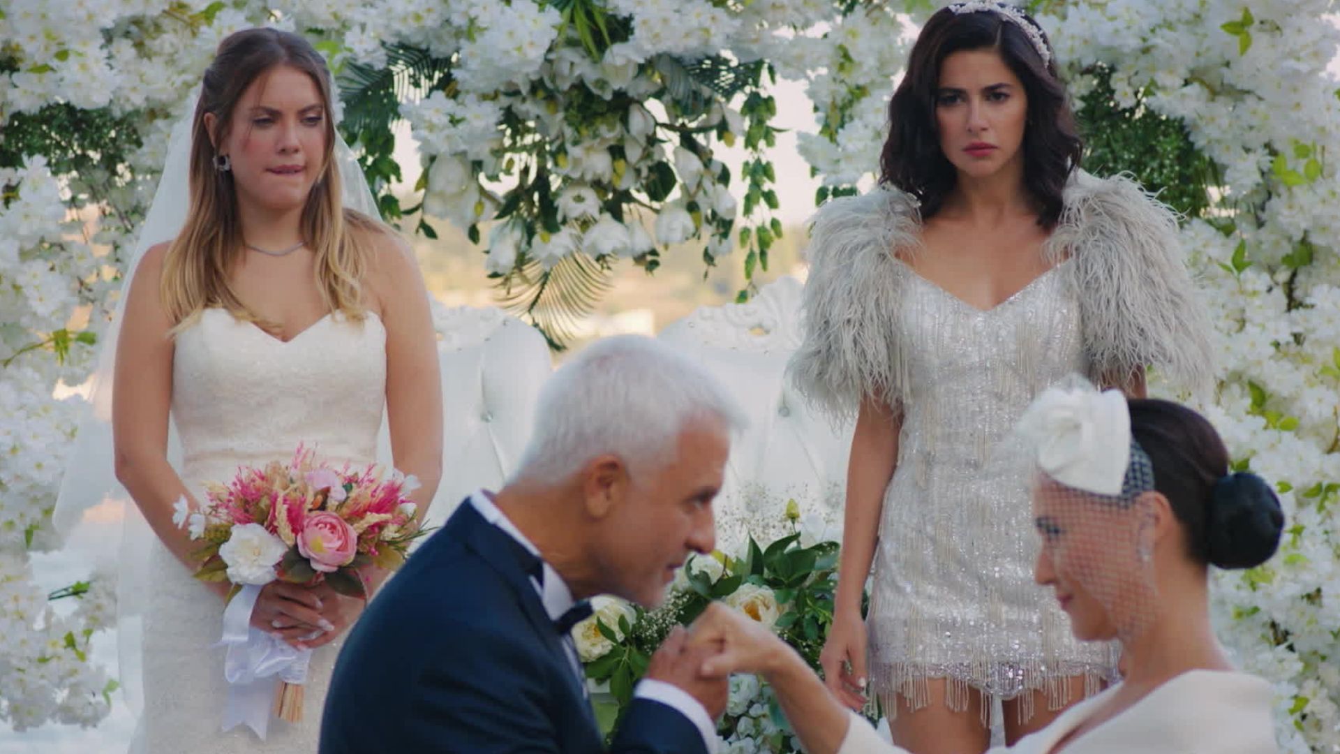 Yildiz, Sahika, Halit ed Ender in una scena di Forbidden Fruit 4