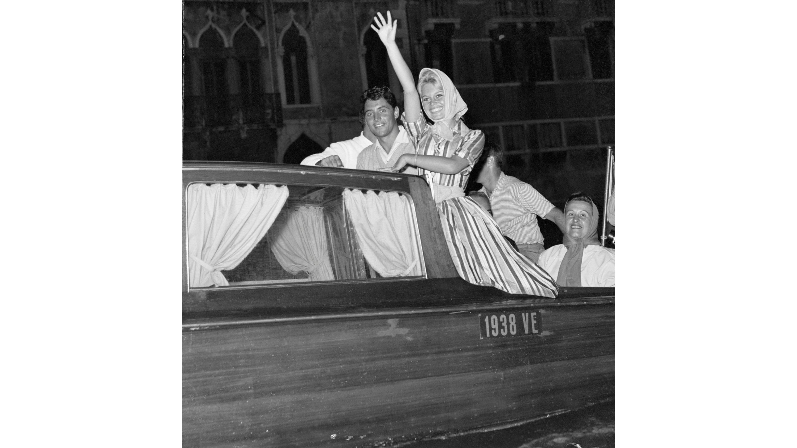 Brigitte Bardot in arrivo in laguna nel 1958 - Credits Getty Images 