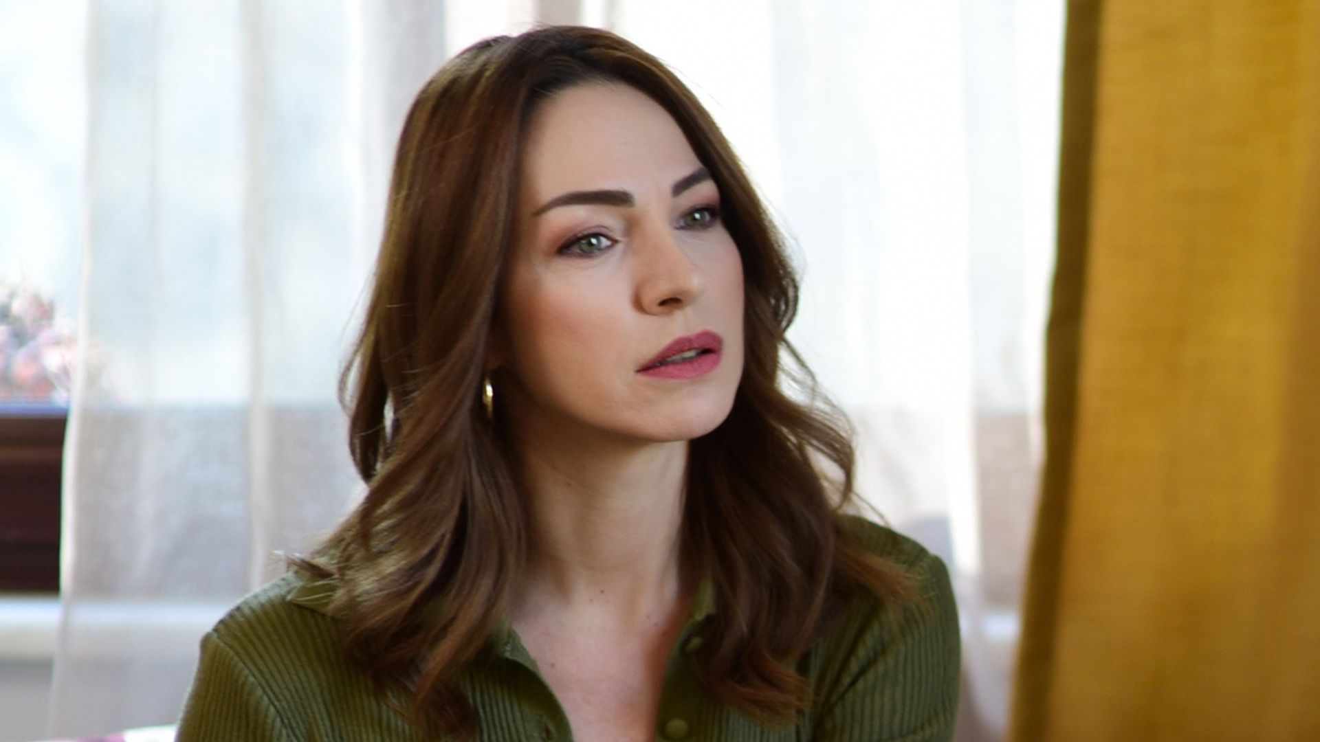 Adsiz Asli Mavitan (Ayla) in una scena di Tutto per la mia famiglia 2