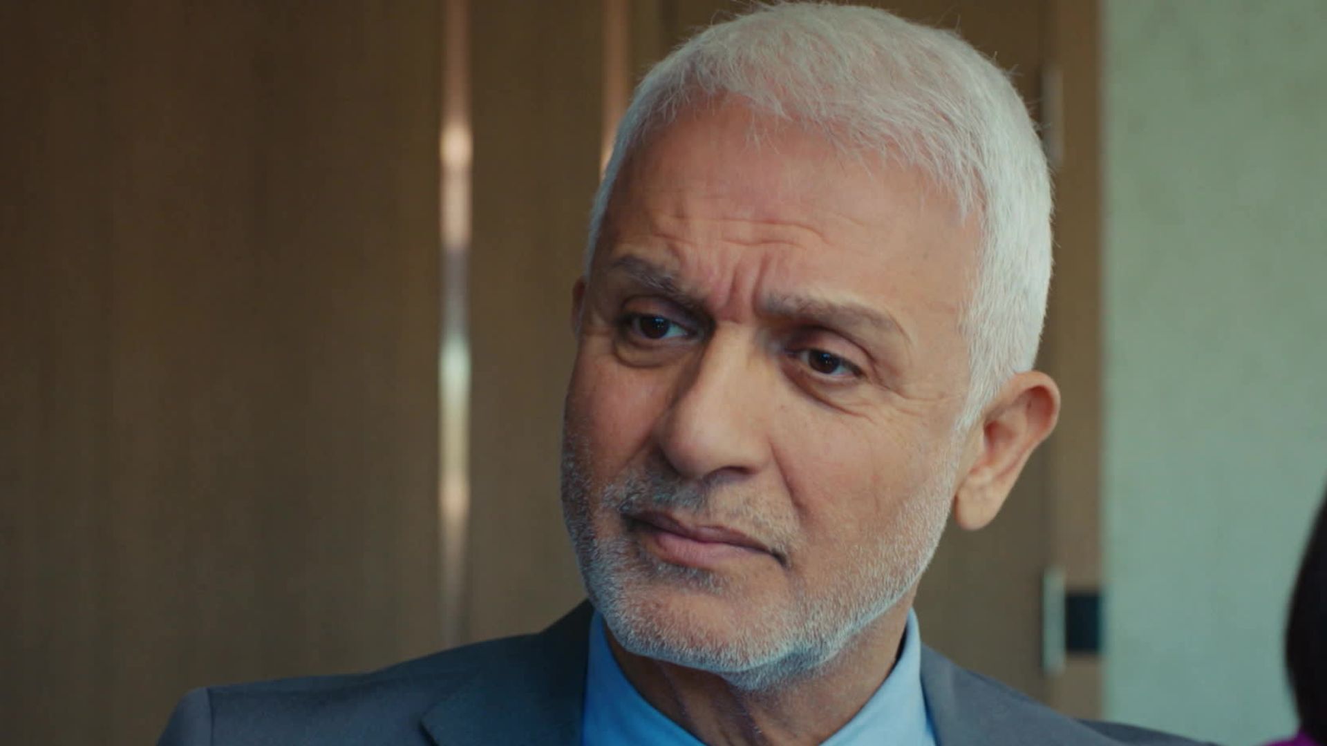 Talat Bulut (Halit Argun) in una scena di Forbidden Fruit 3.