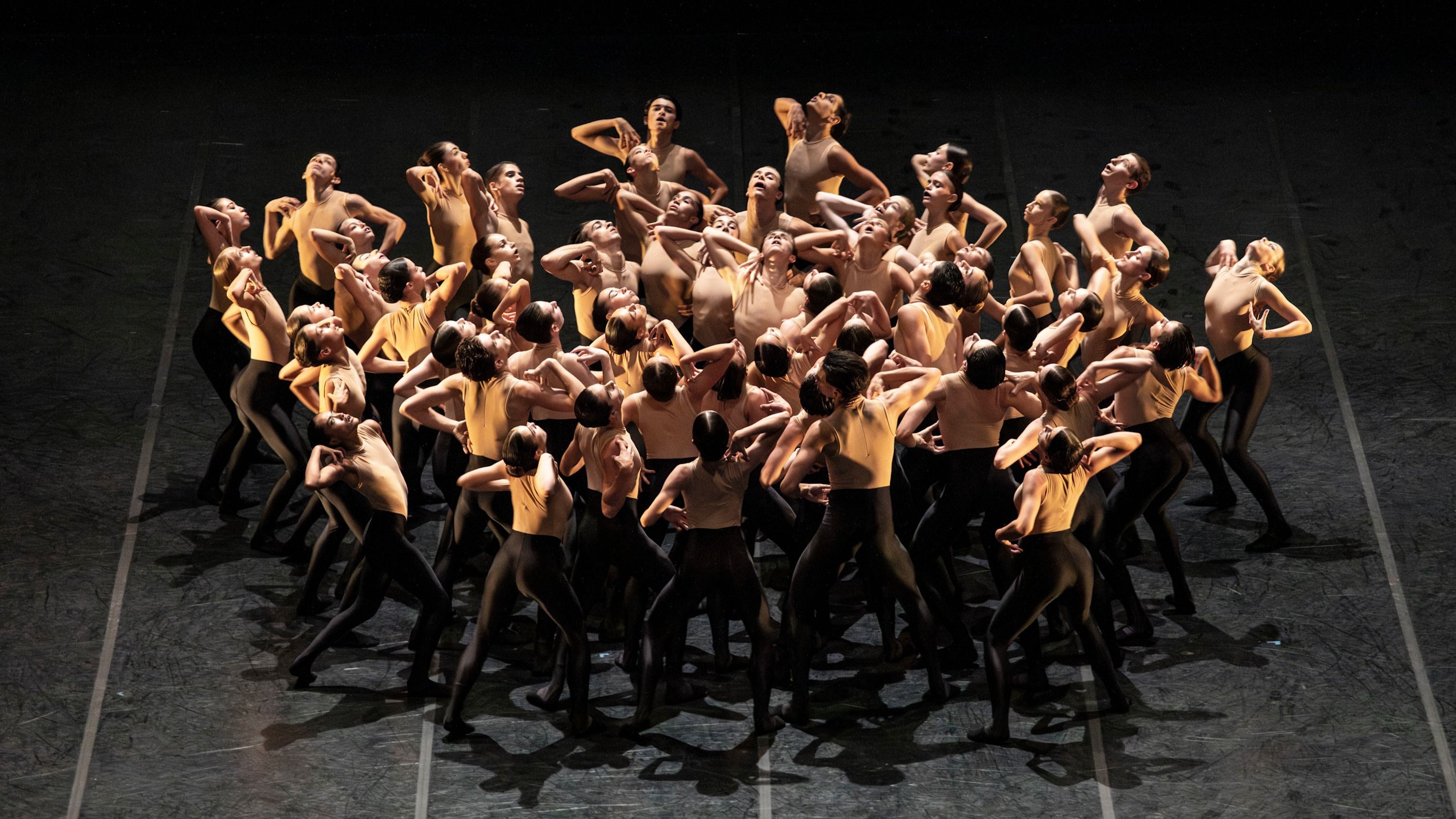 Un momento del “Bolero” dei ballerini dell'Accademia Teatro alla Scala durante lo spettacolo “Gesti di Bellezza” (Crediti Ufficio Stampa)