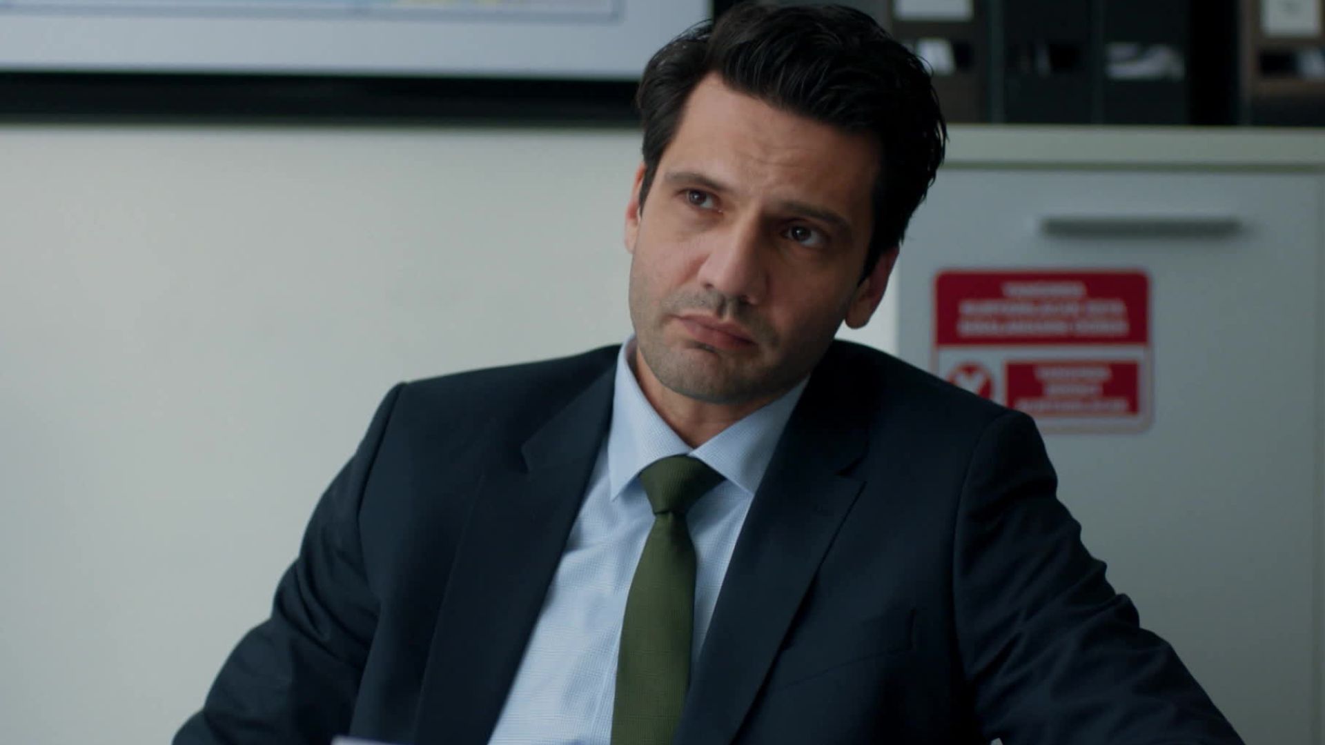 Ilgaz in una scena di Segreti di famiglia 3