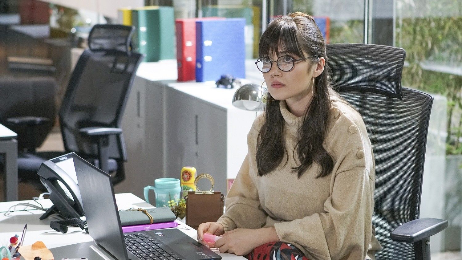 Zeynep (Sevda Erginci) in Forbidden Fruit