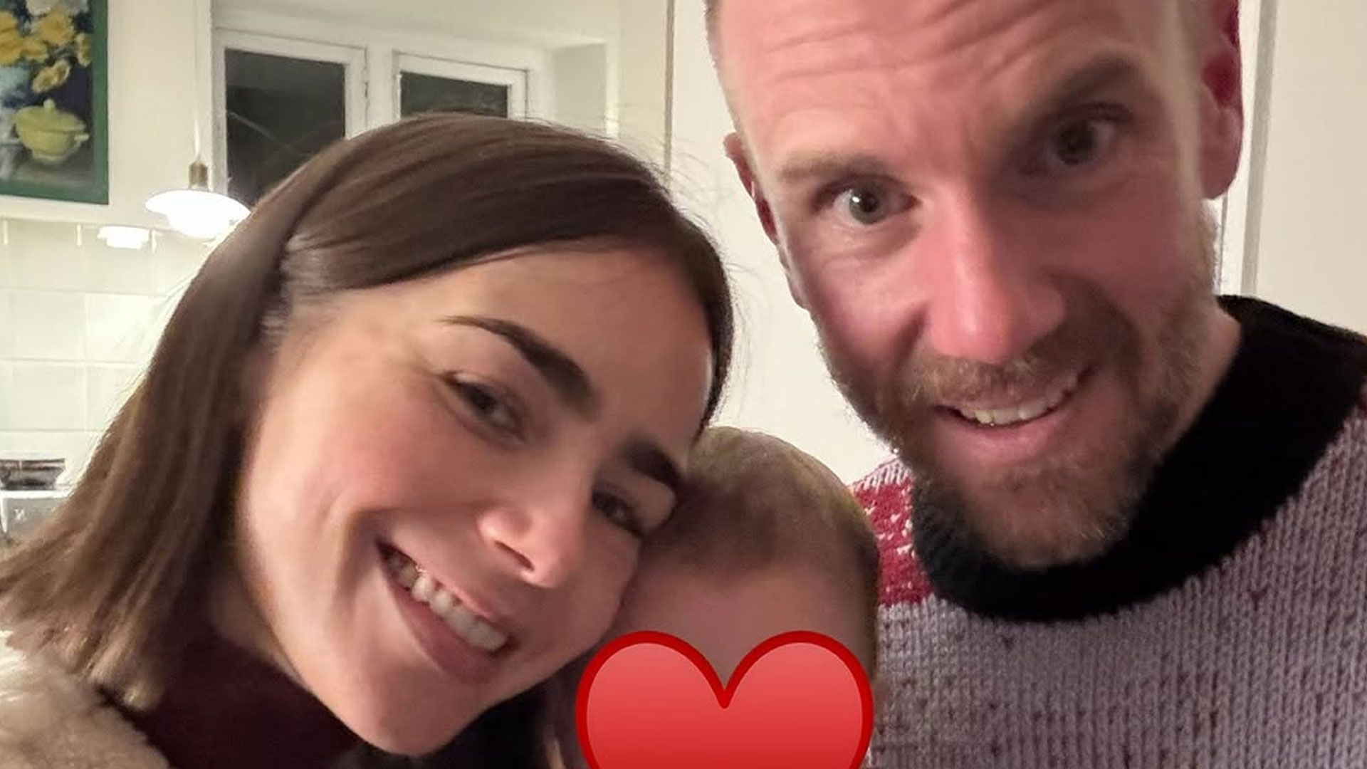 Lily Collins con il marito Charlie McDowell e la figlia Tove Jane | Instagram: @lilyjcollins