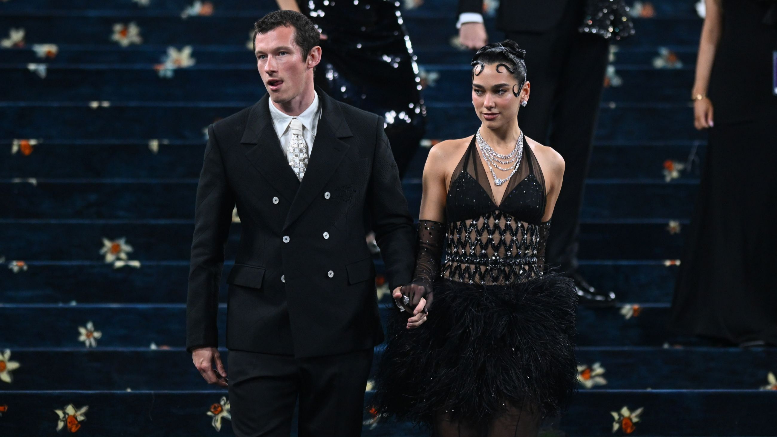 Callum Turner e Dua Lipa sono stati visti al Gala di Beneficenza dell'Istituto del Costume 2025 (The Met Gala) celebrando l'apertura della mostra "Superfine: Tailoring Black Style" il 5 maggio 2025 a New York City - Credits Getty Images 