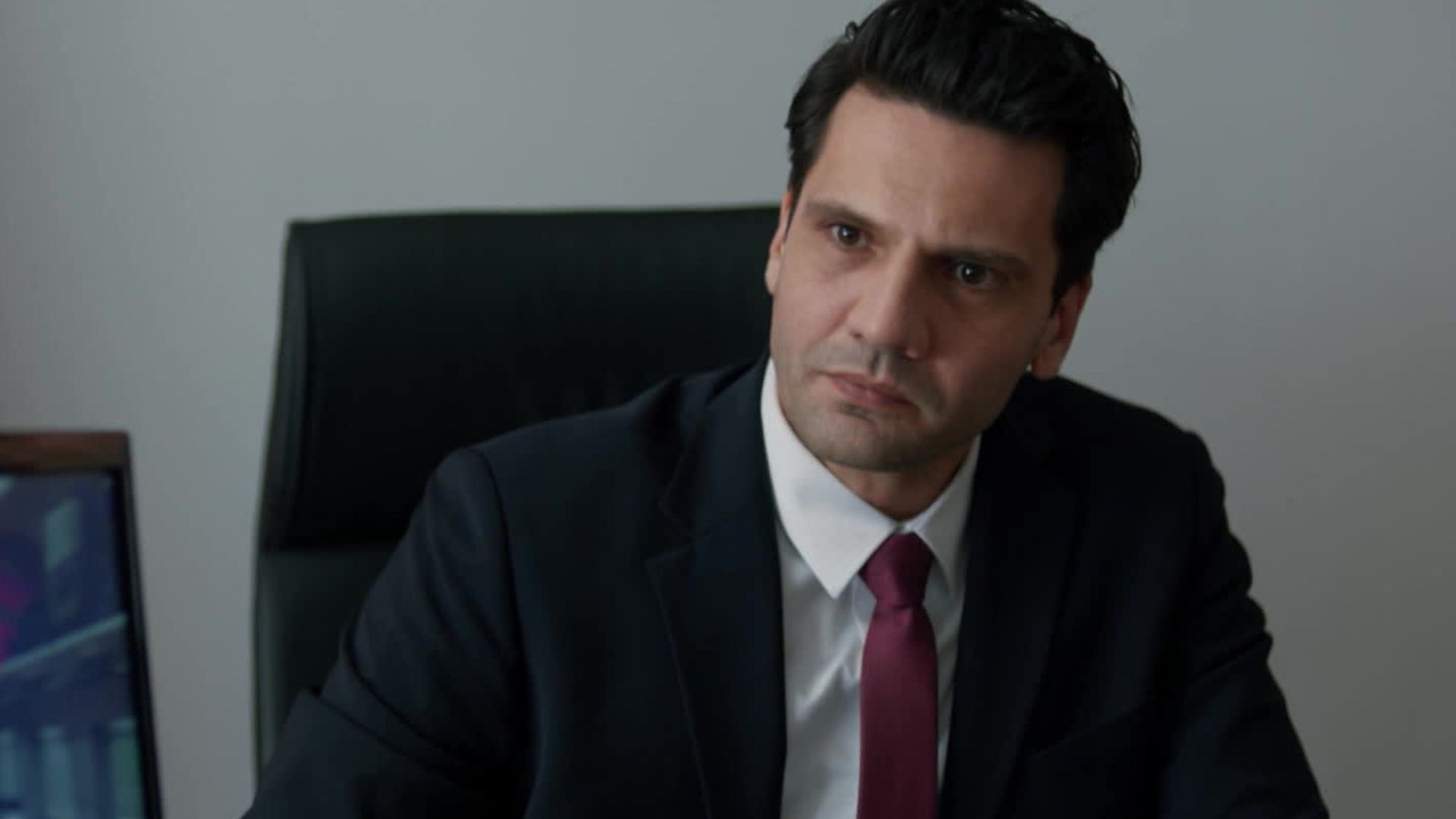 Ilgaz in una scena di Segreti di famiglia 3