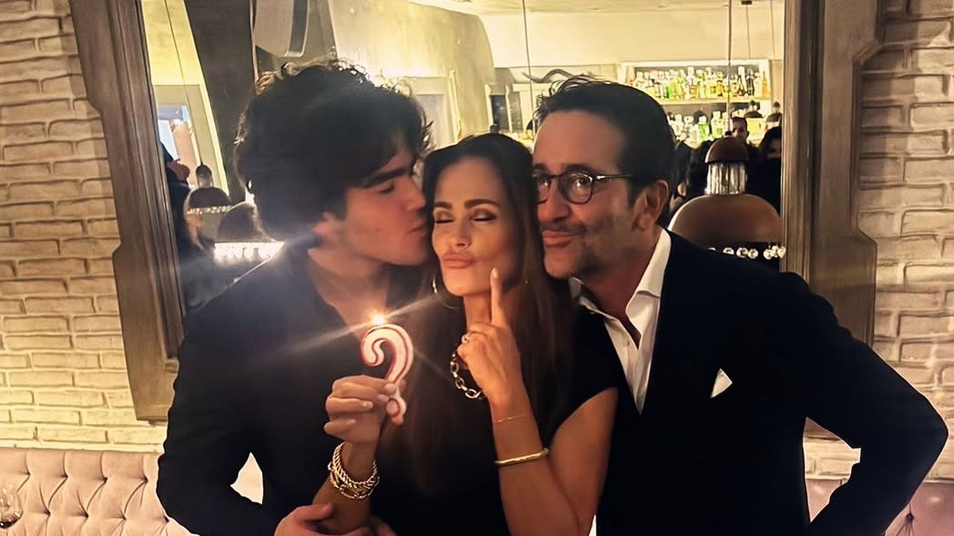 Samantha de Grenet con il figlio Brando e il marito Luca Barbato | Instagram: @samanthadegrenet