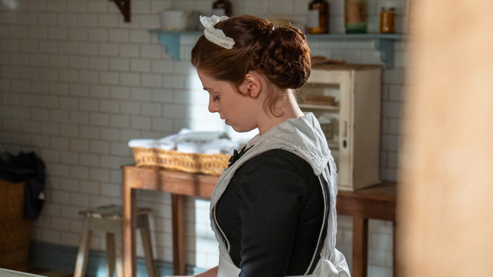 Sara Molina (Maria) in una scena de La Promessa