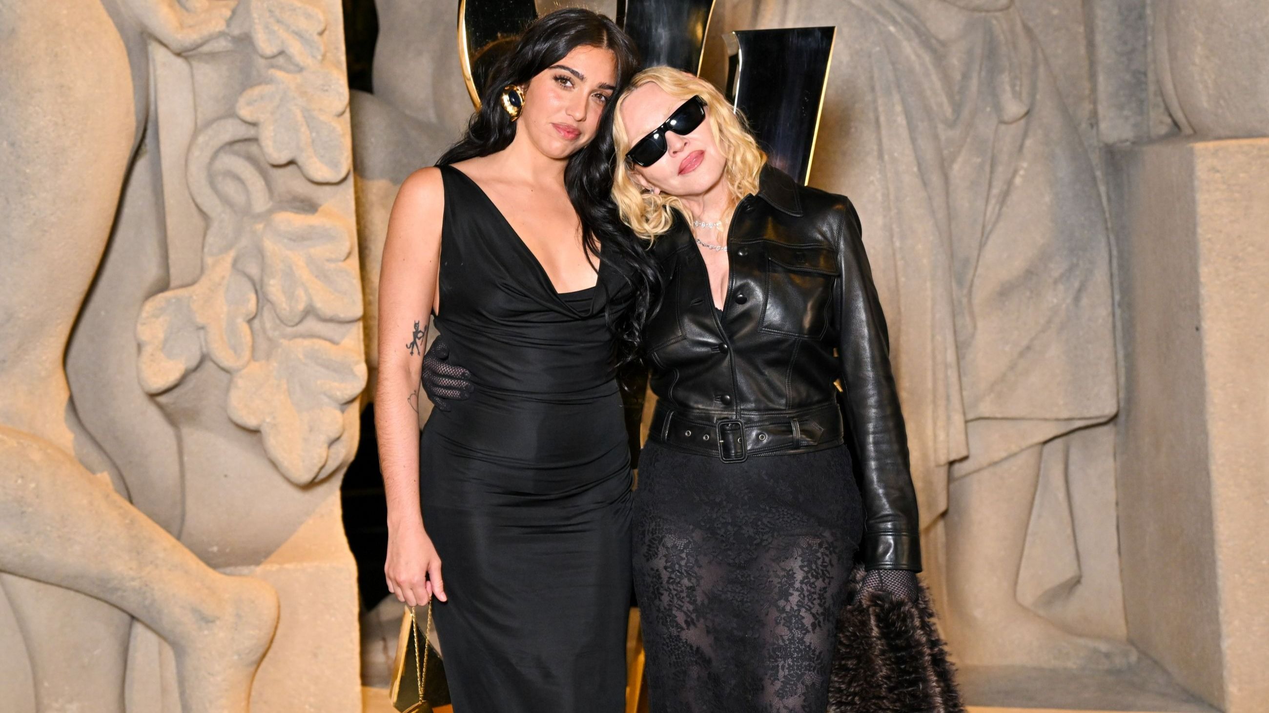 Lourdes Leon e Madonna alla sfilata Saint Laurent SS26 alla Paris Fashion Week 2025 
Credits Getty Images