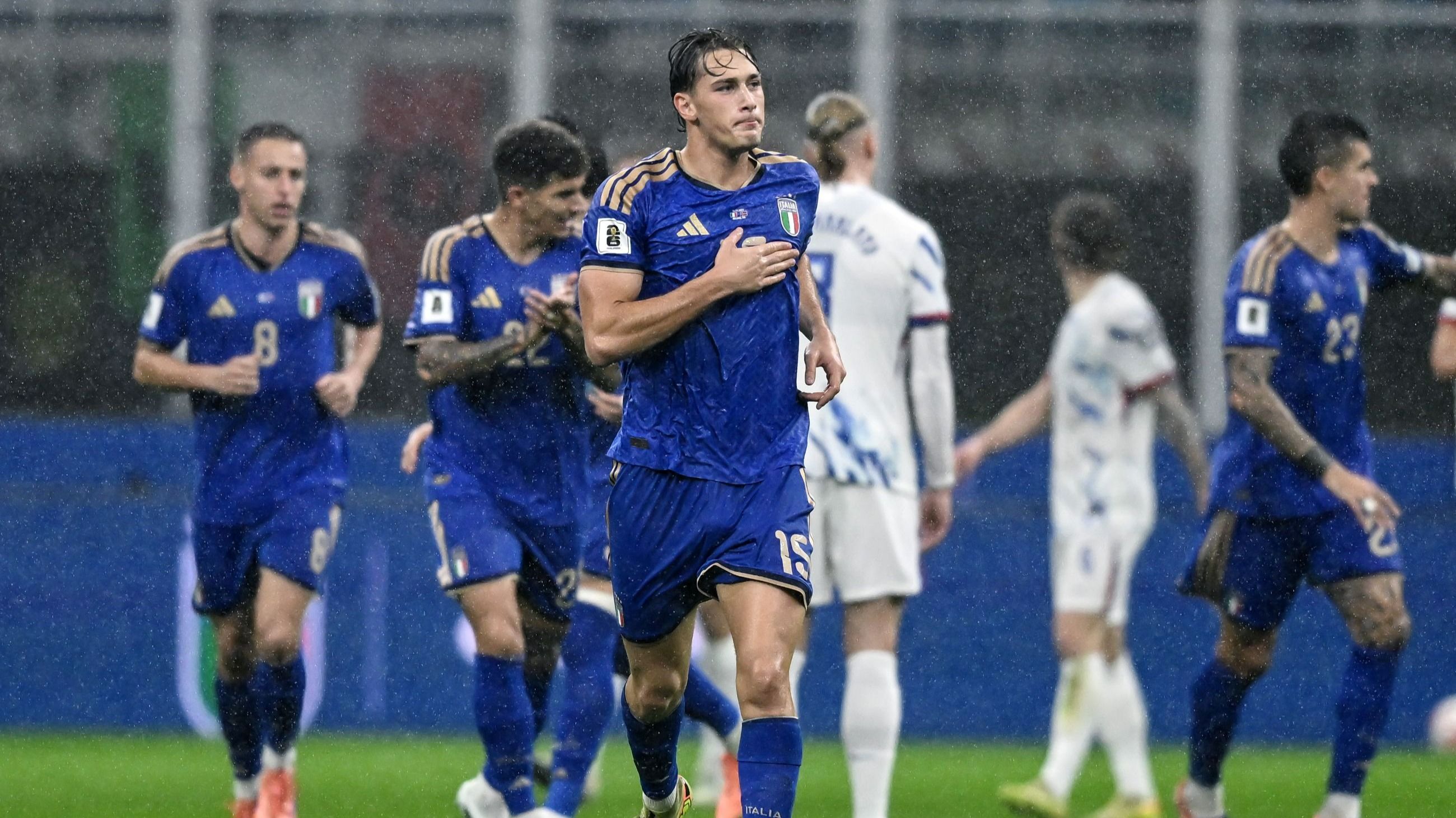 Pio Esposito esulta per il suo goal durante la partita tra Italia e Norvegia allo stadio di San Siro a Milano, 16 novembre 2025 - Credits: Getty Images