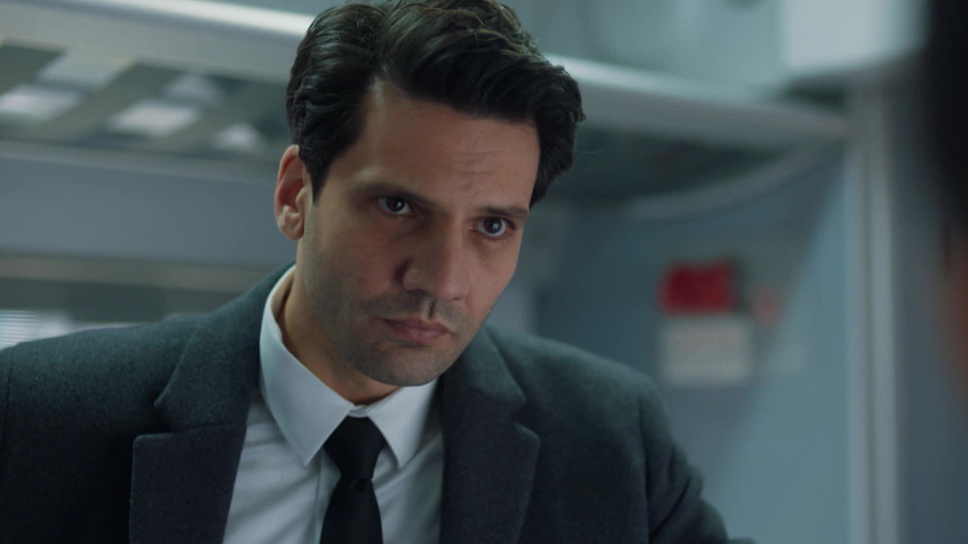 Ilgaz in una scena di Segreti di famiglia 3