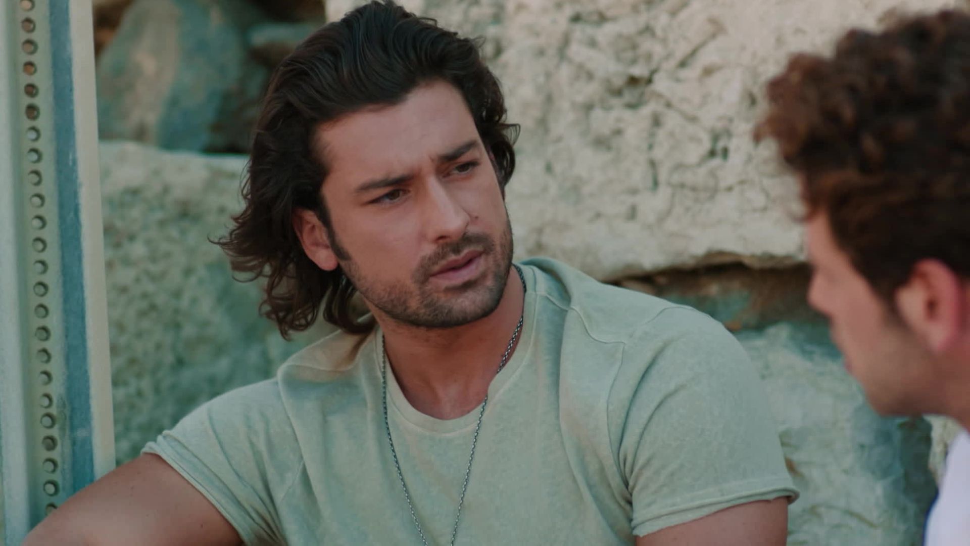 Alp Navruz (Poyraz) in una scena di Be my Sunshine