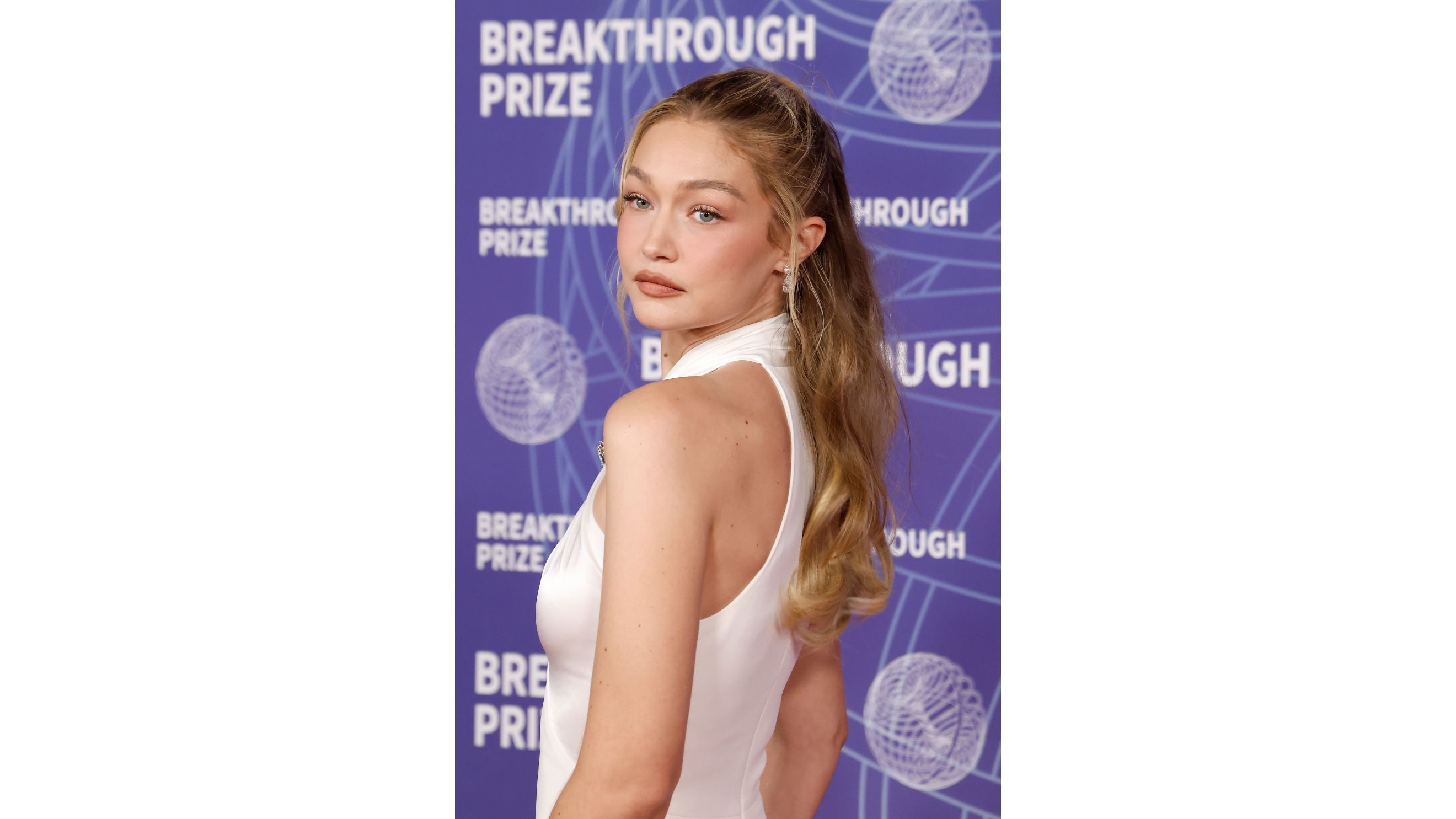 Gigi Hadid partecipa alla 12ª Cerimonia del Breakthrough Prize presso il Barker Hangar il 18 aprile 2026 a Santa Monica, California - Credits Getty Images
