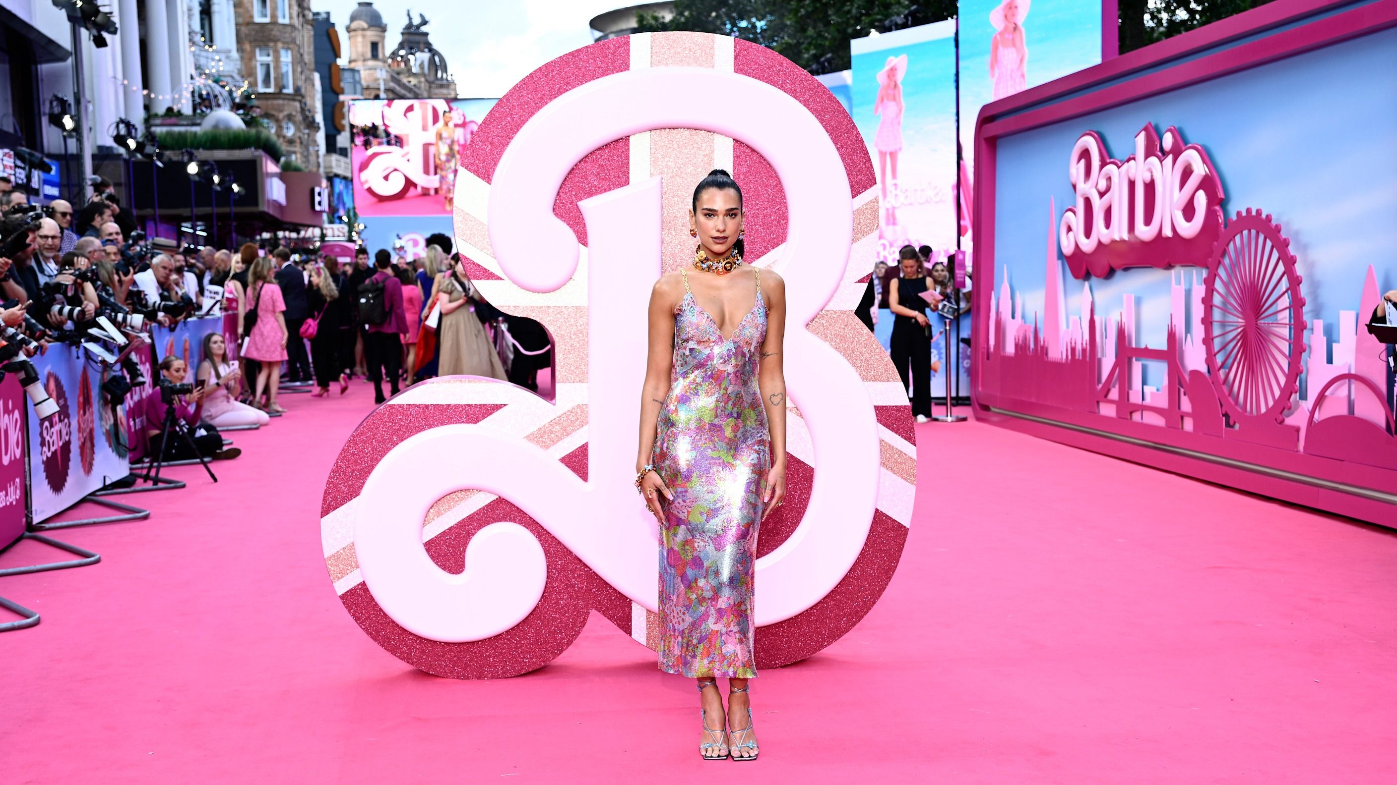 Dua Lipa partecipa alla première europea del film Barbie, al Cineworld Leicester Square di Londra.
Credits: Getty Images 
