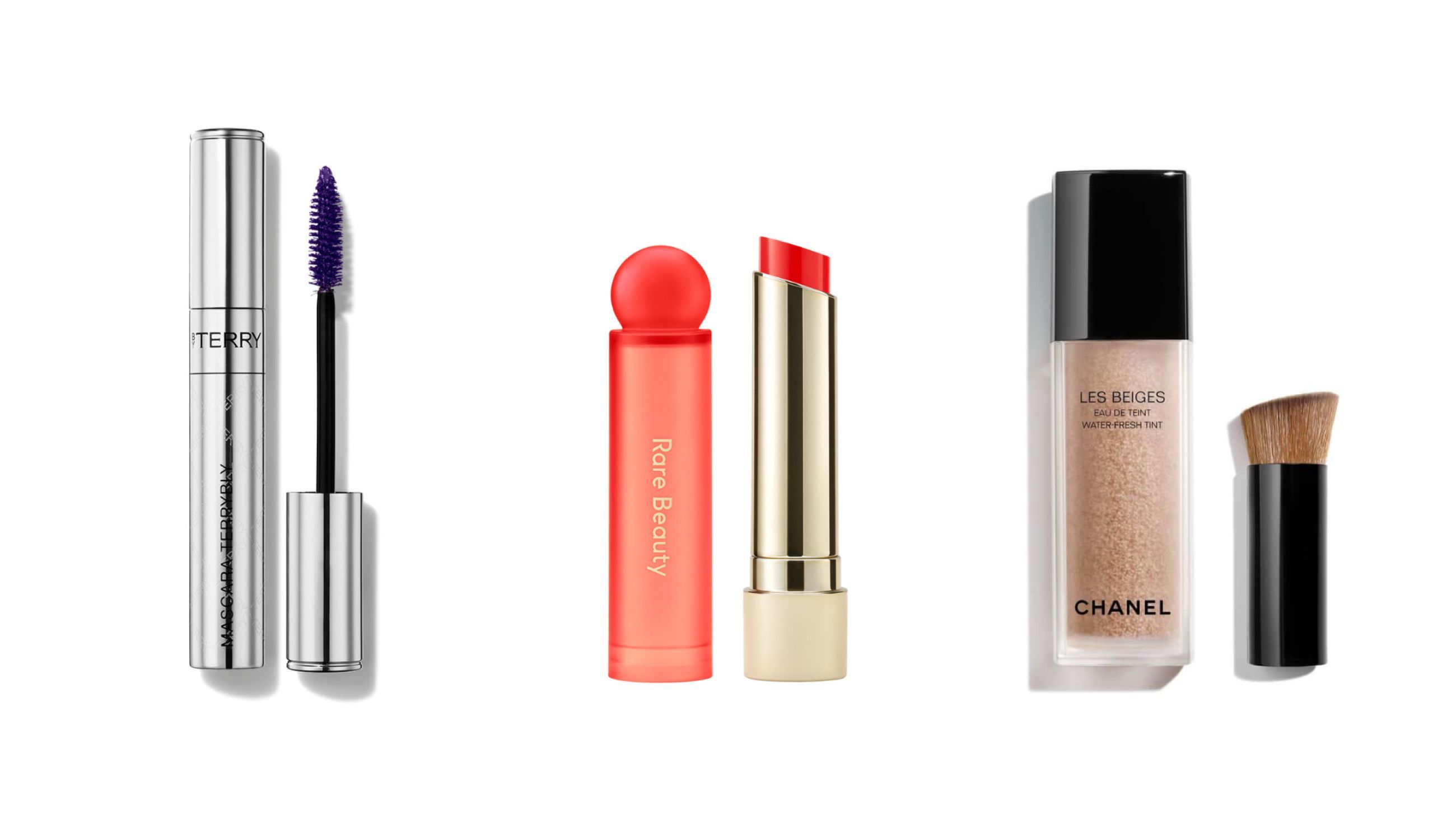 Da sinistra: By Terry, Terrybly Mascara; Rare Beauty, Soft Pinch Lip Oil Stick; Chanel, Les Beiges Eau De Teint - Courtesy Press Office
