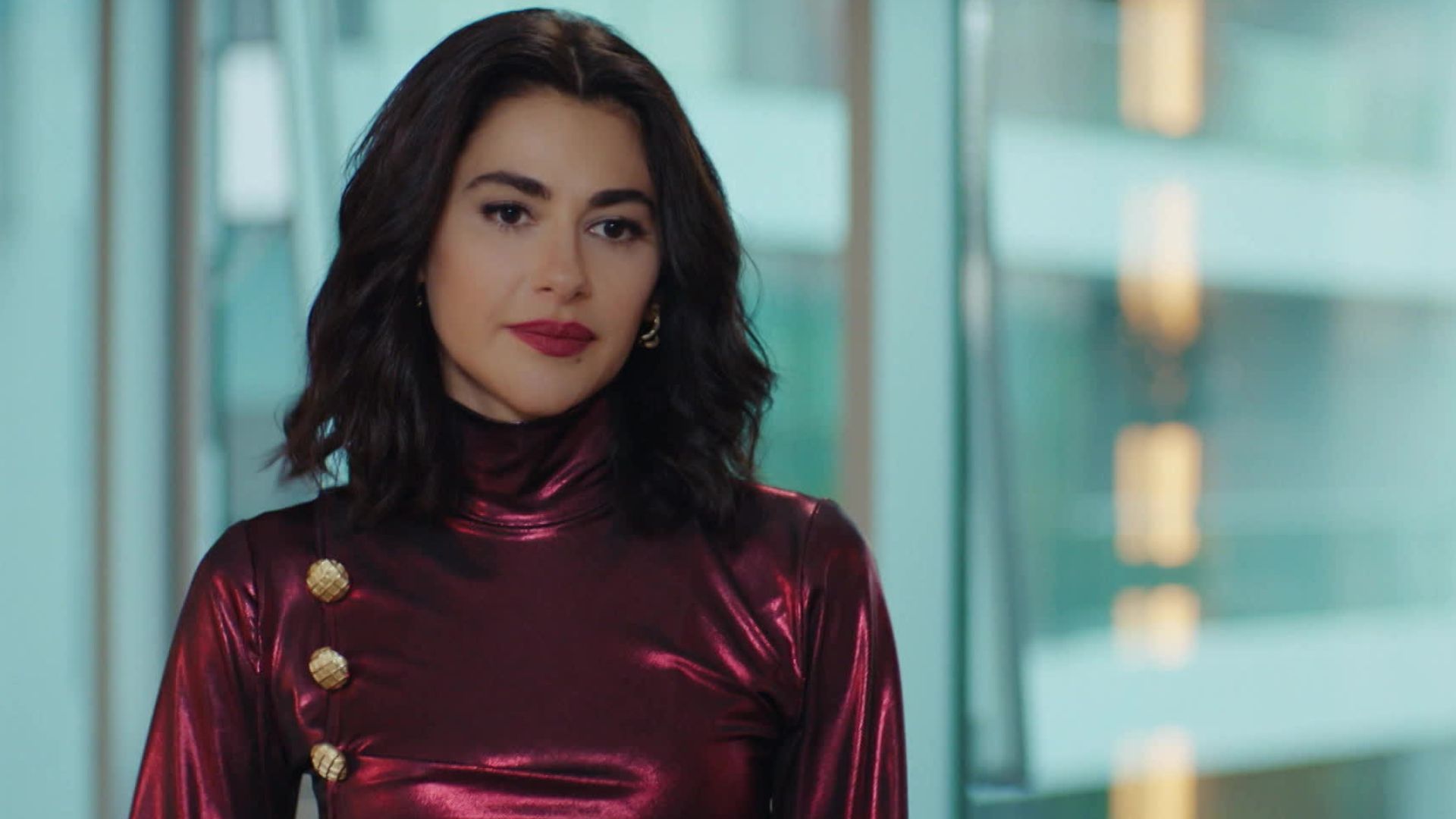 Nesrin Cavadzade (Sahika) in una scena di Forbidden Fruit 4