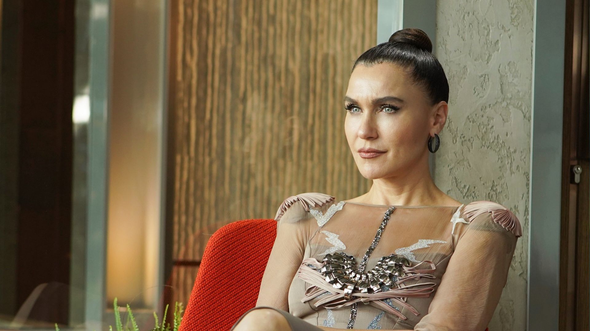 Evval Sam (Ender Ekinci) in una scena di Forbidden Fruit 3