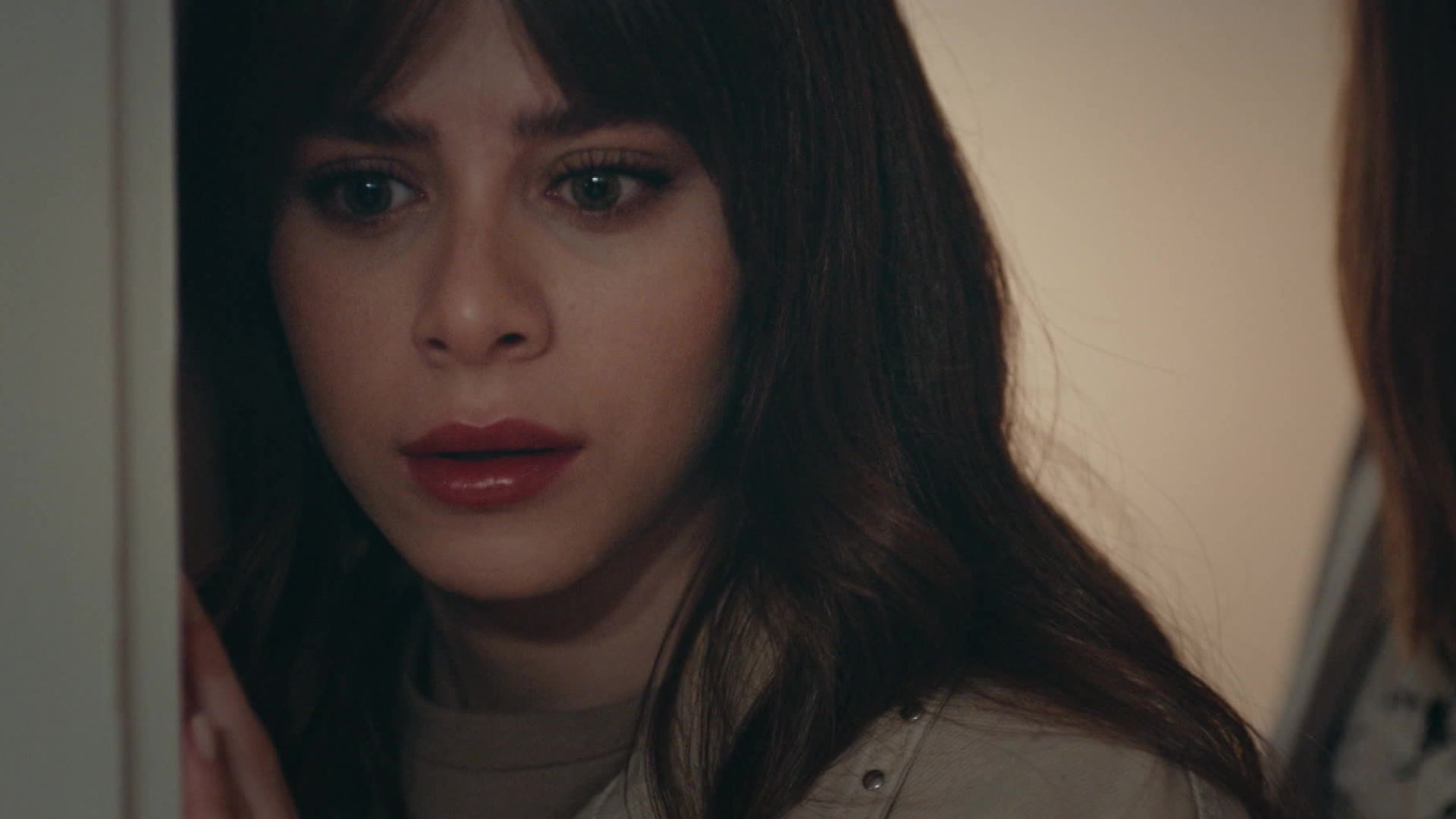 Ilayda Alisan (Ela) in una scena di Innocence