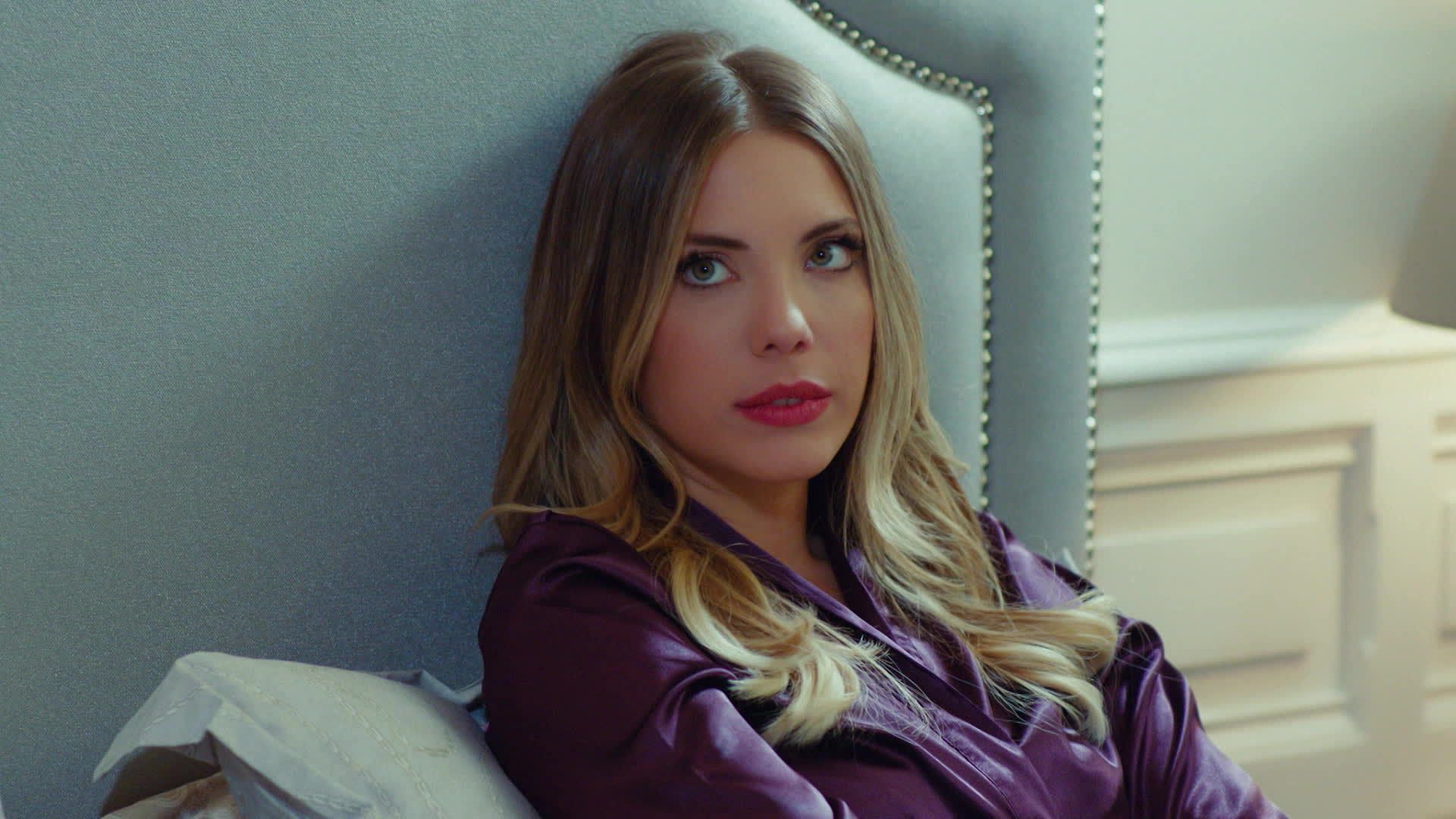 Yildiz in una scena di Forbidden Fruit