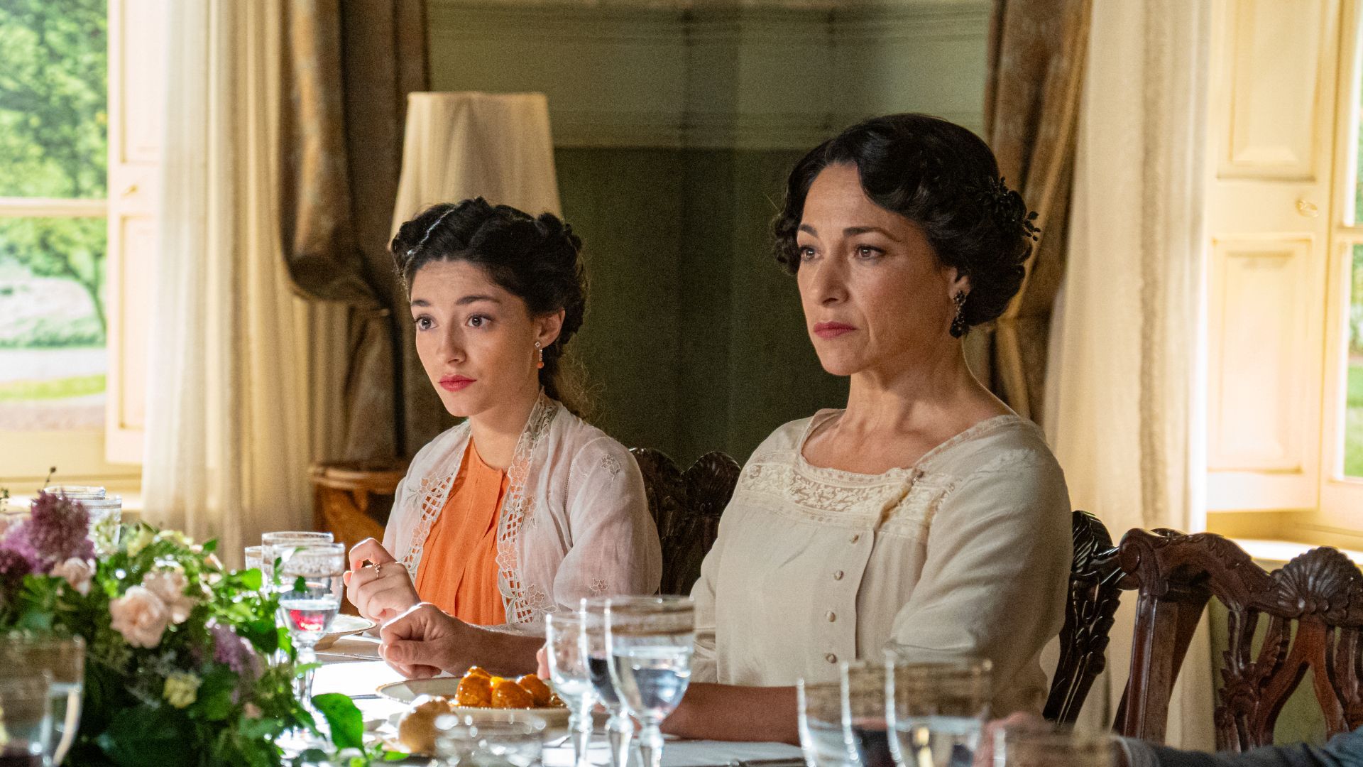 Marta Costa (Angela) e Isabel Serrano (Leocadia) in una scena de La Promessa