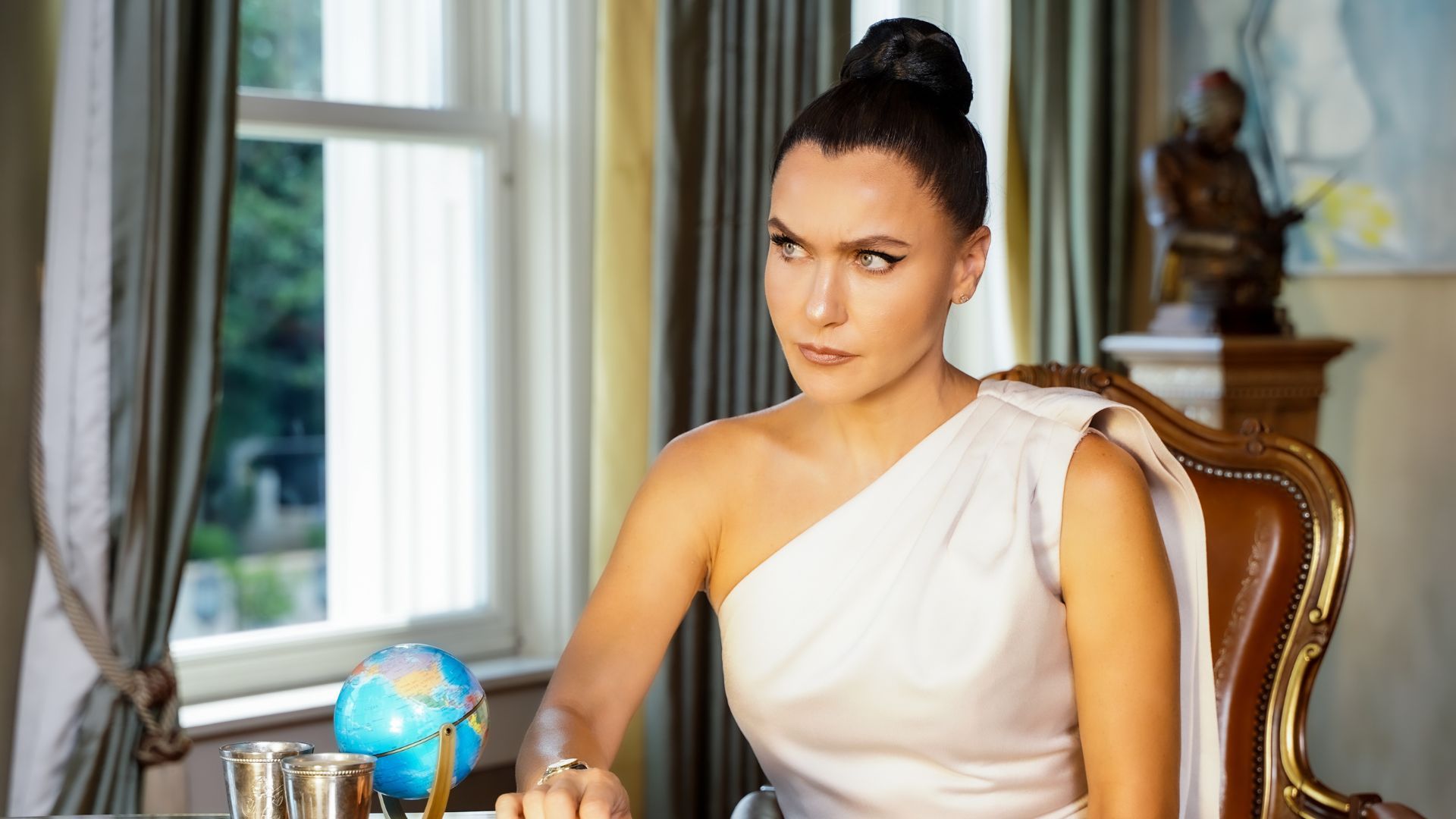 Sevval Sam (Ender) in una scena di Forbidden Fruit 4