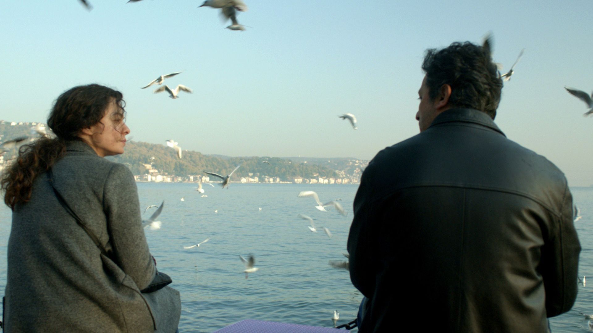 Özge Özpirinçci (Bahar Cesmeli) e Feyyaz Duman (Arif) in una scena di La forza di una donna