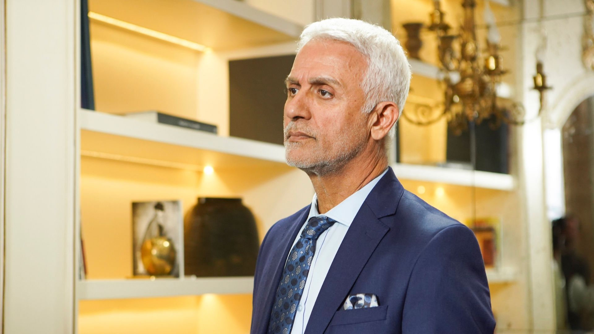 Talat Bulut (Halit Argun) in una scena di Forbidden Fruit 3.