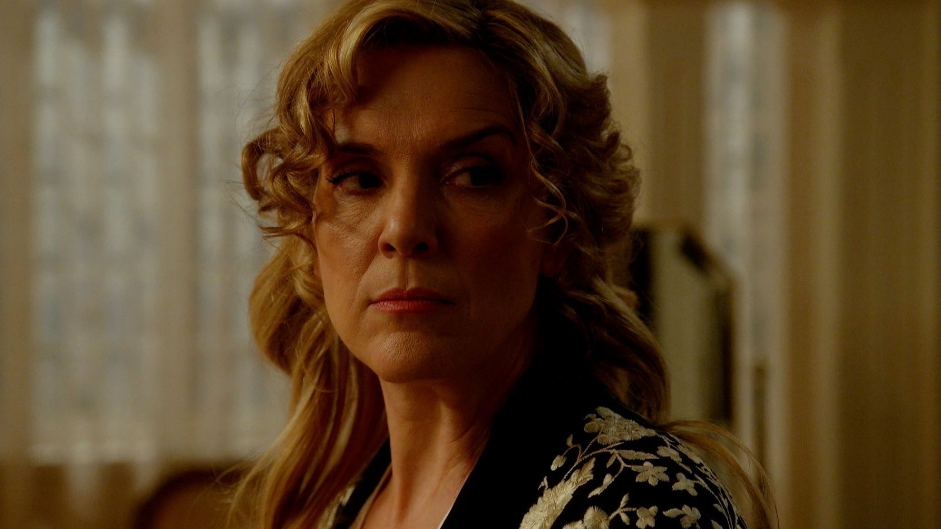 Eva Martin (Cruz) in una scena de La Promessa