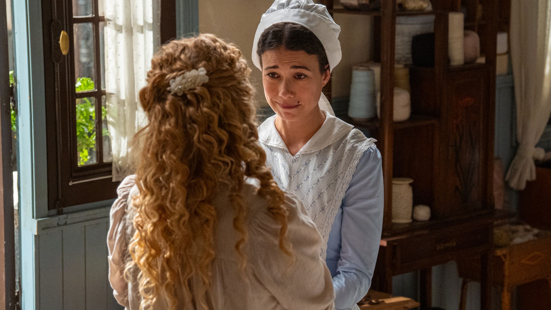 Ana Garces (Jana) e Andrea Del Rio (Teresa) in una scena de La Promessa