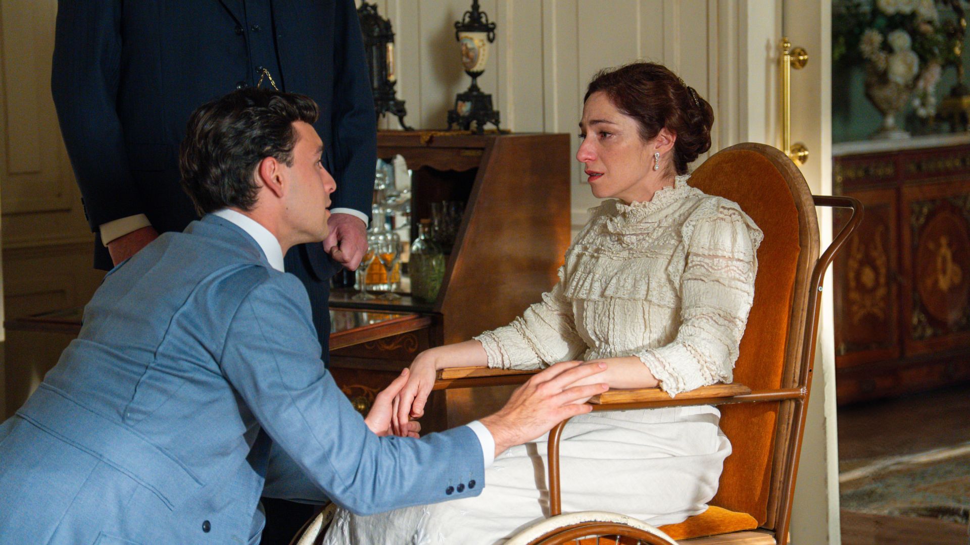 Eugenia e Curro in una scena de La Promessa