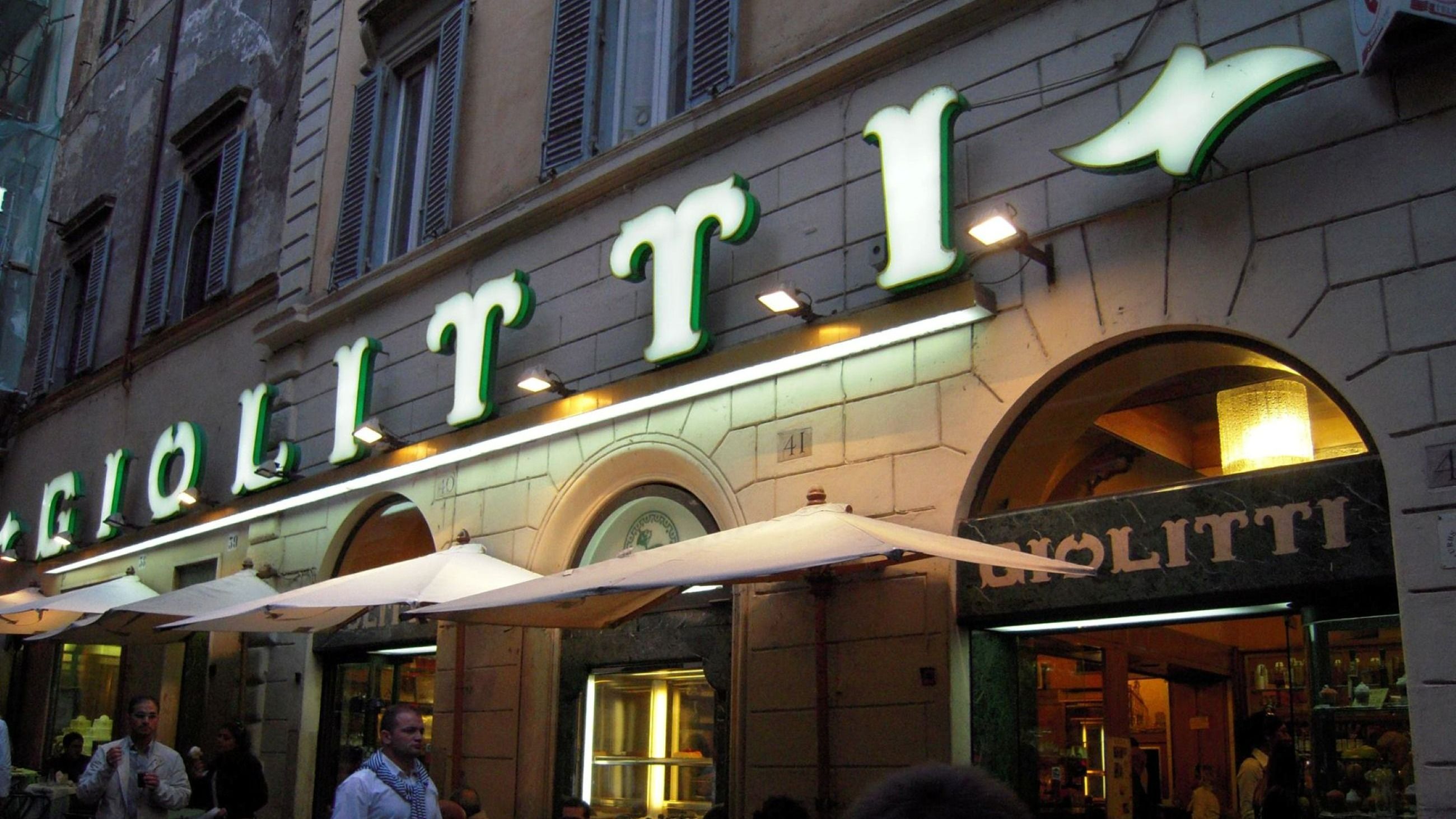 L'esterno della pasticceria e gelateria Giolitti in via degli Uffici del Vicario a Roma - Credits: Giolitti Caffè