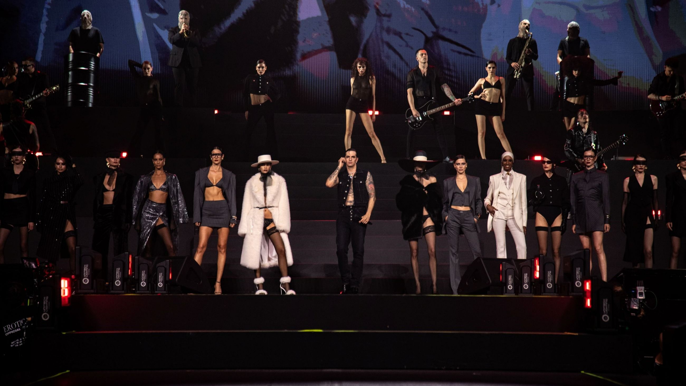 Achille Lauro si esibisce sul palco di San Siro - Credits: Courtesy Dondup