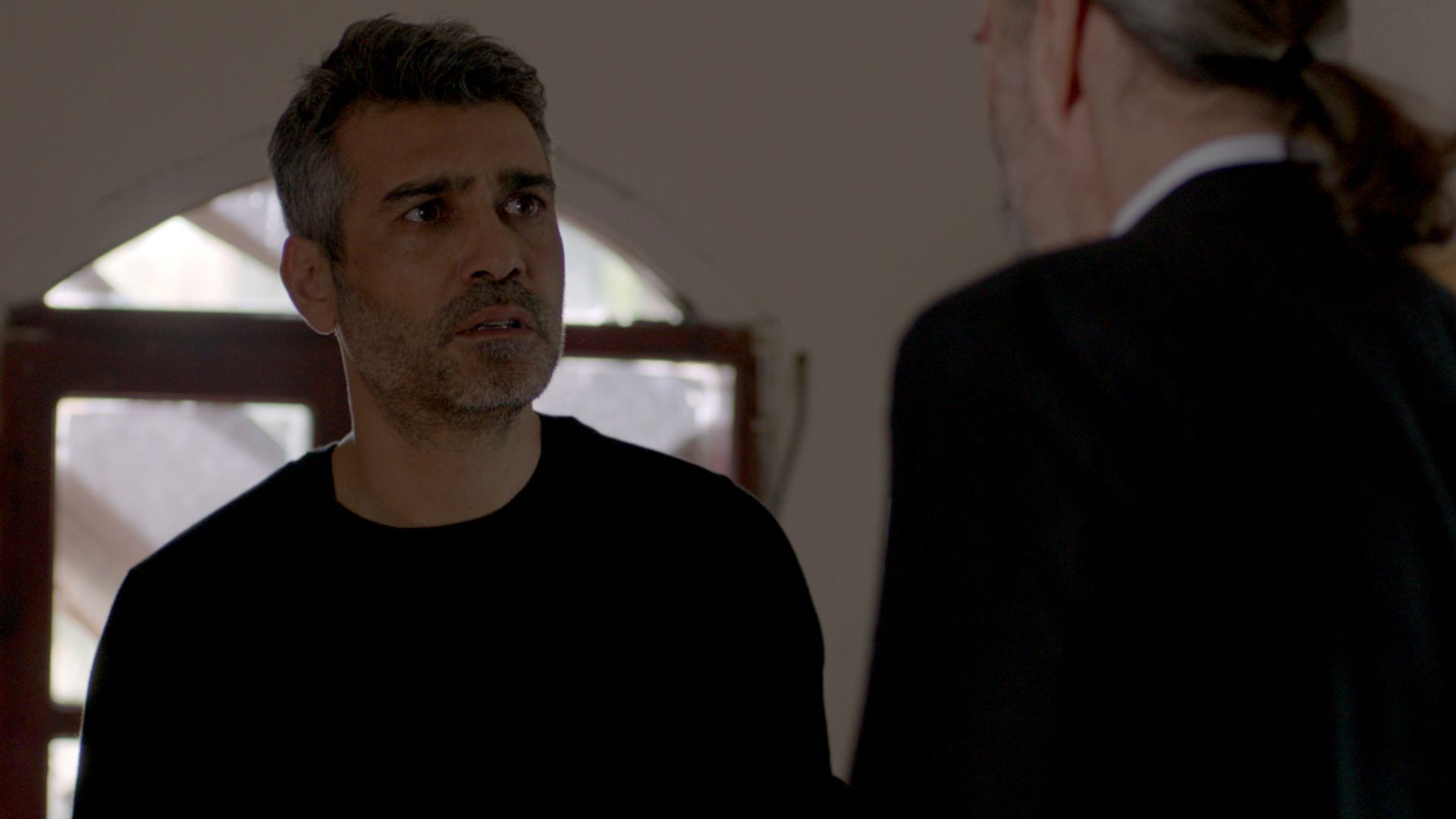 Caner Cindoruk (Sarp Cesmeli) in una scena de La forza di una donna 2