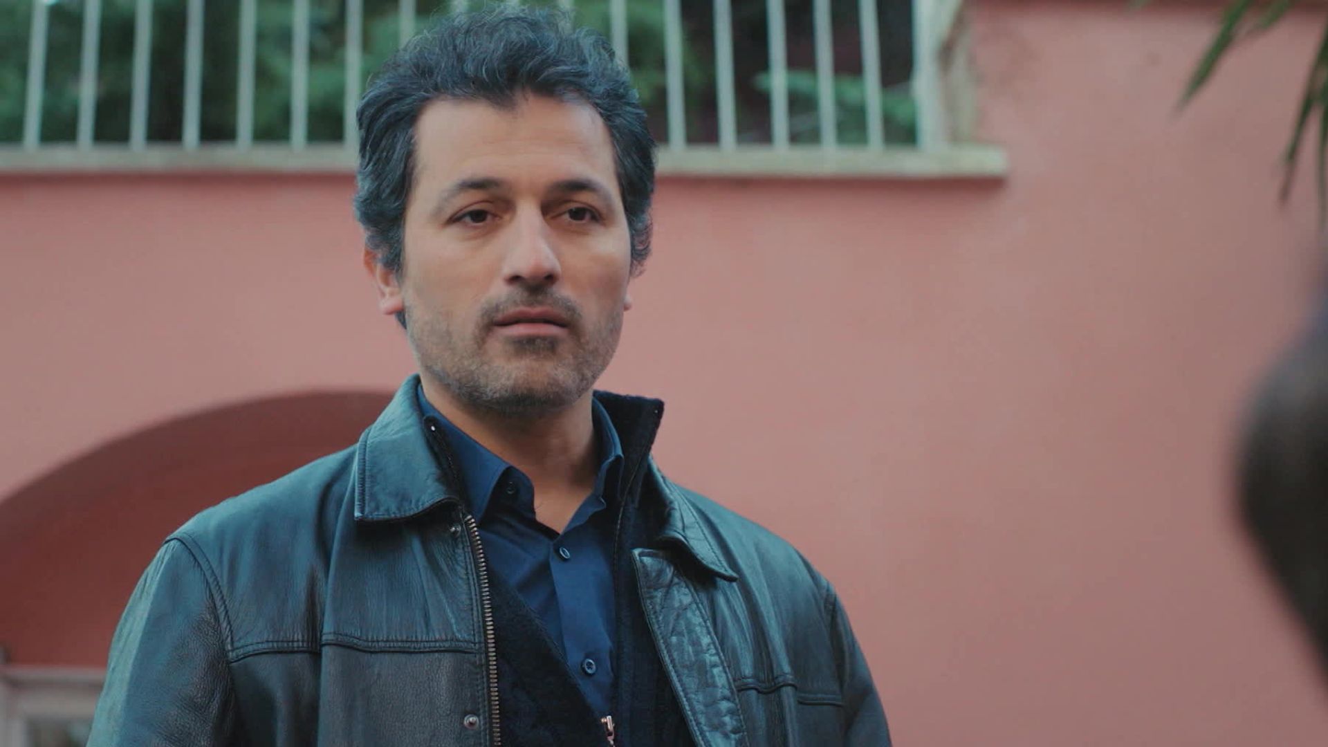 Feyyaz Duman (Arif) in una scena de La forza di una donna 3