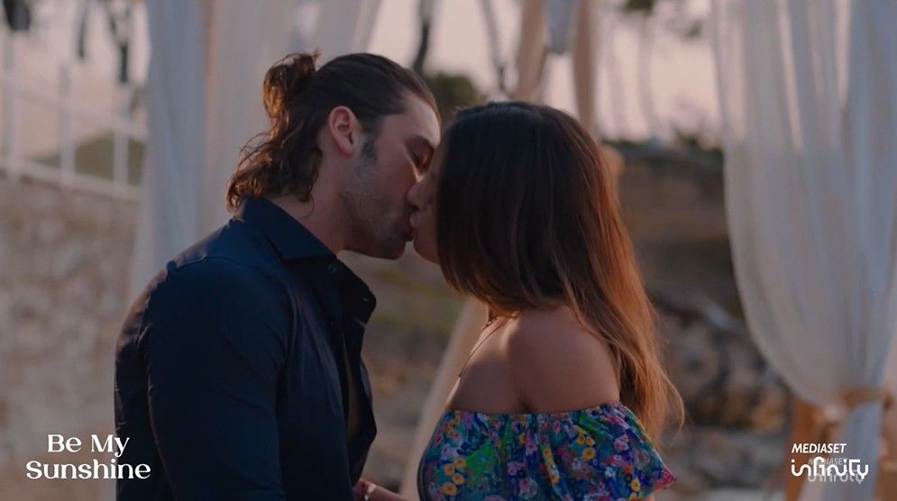 Il bacio tra Poyraz e Haziran in Be My Sunshine