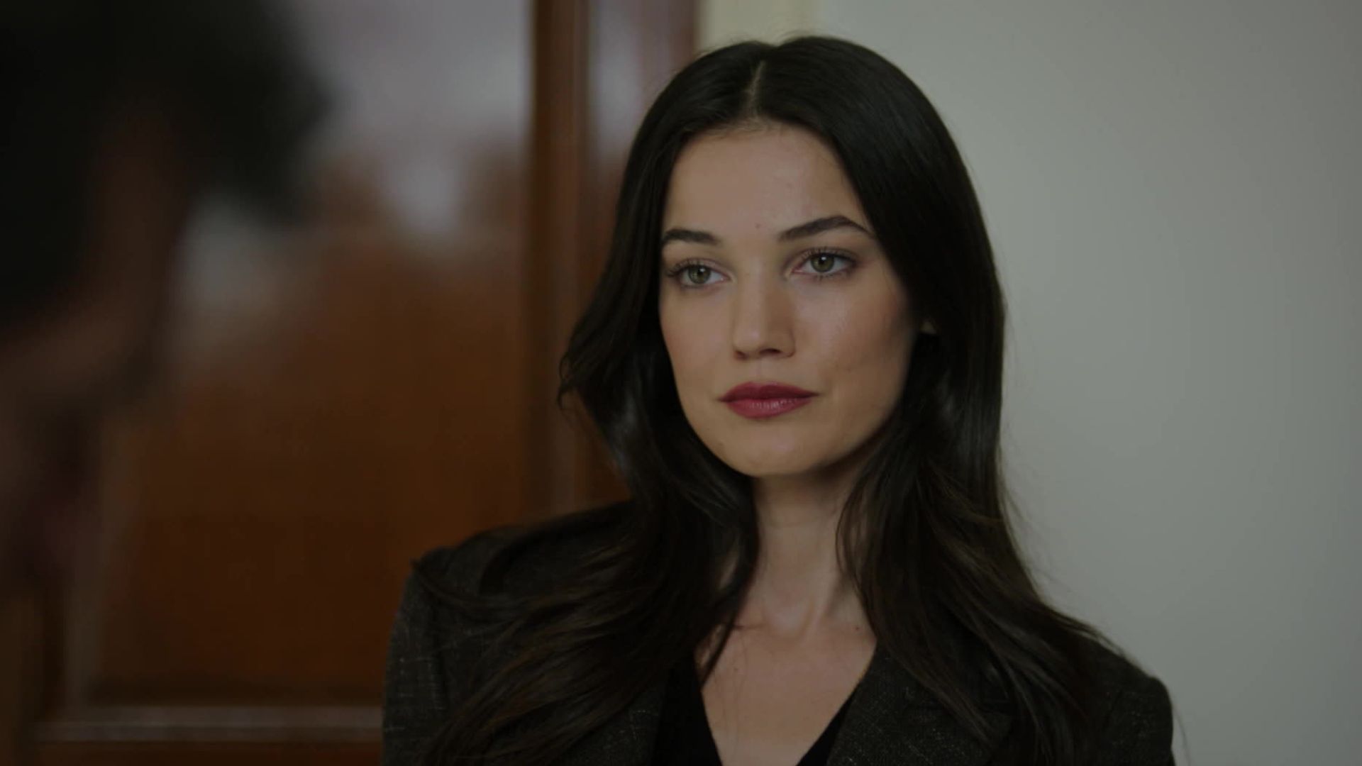 Pinar Deniz (Ceylin) in una scena di Segreti di famiglia